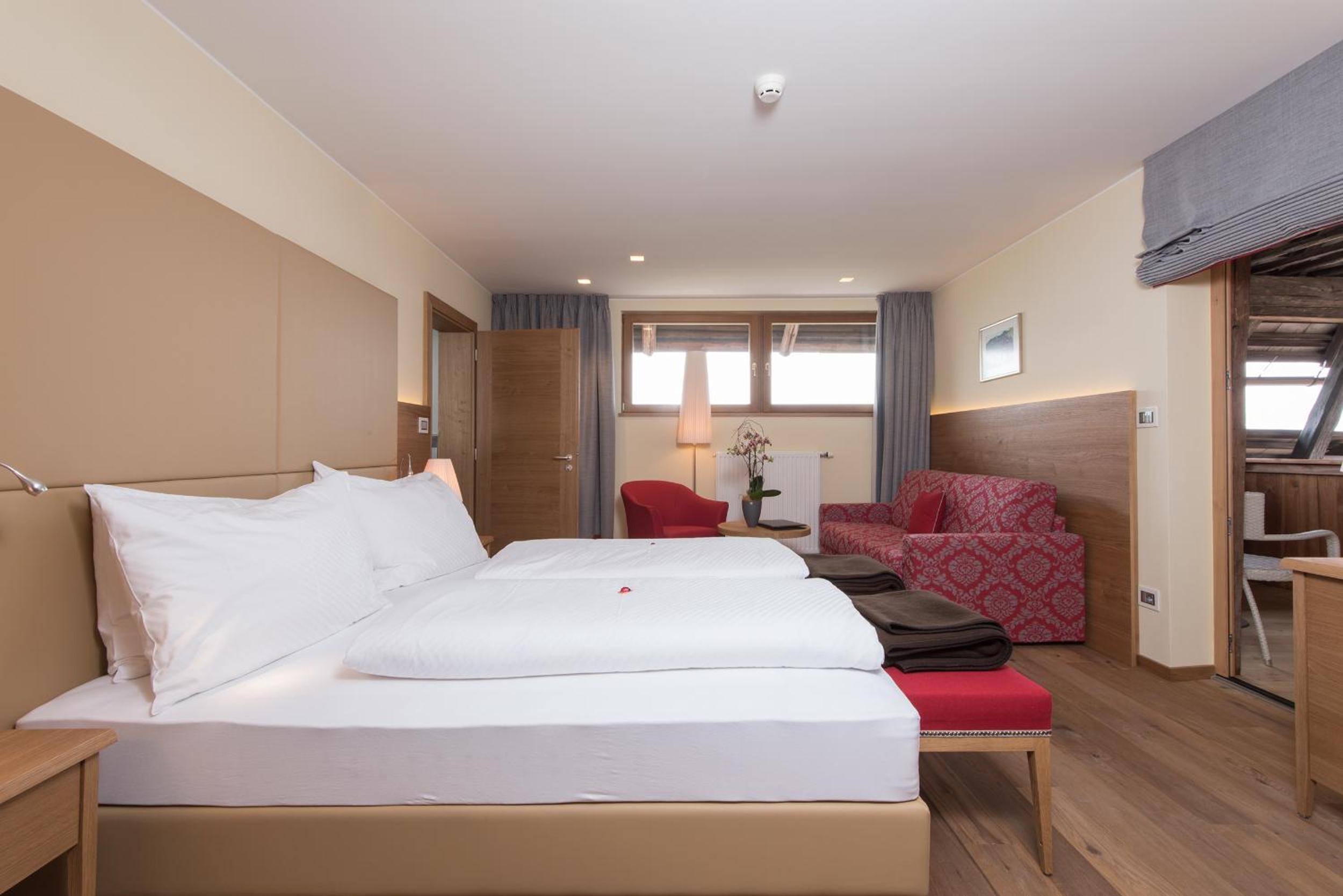Large Junior Suite with Balcony photo 1