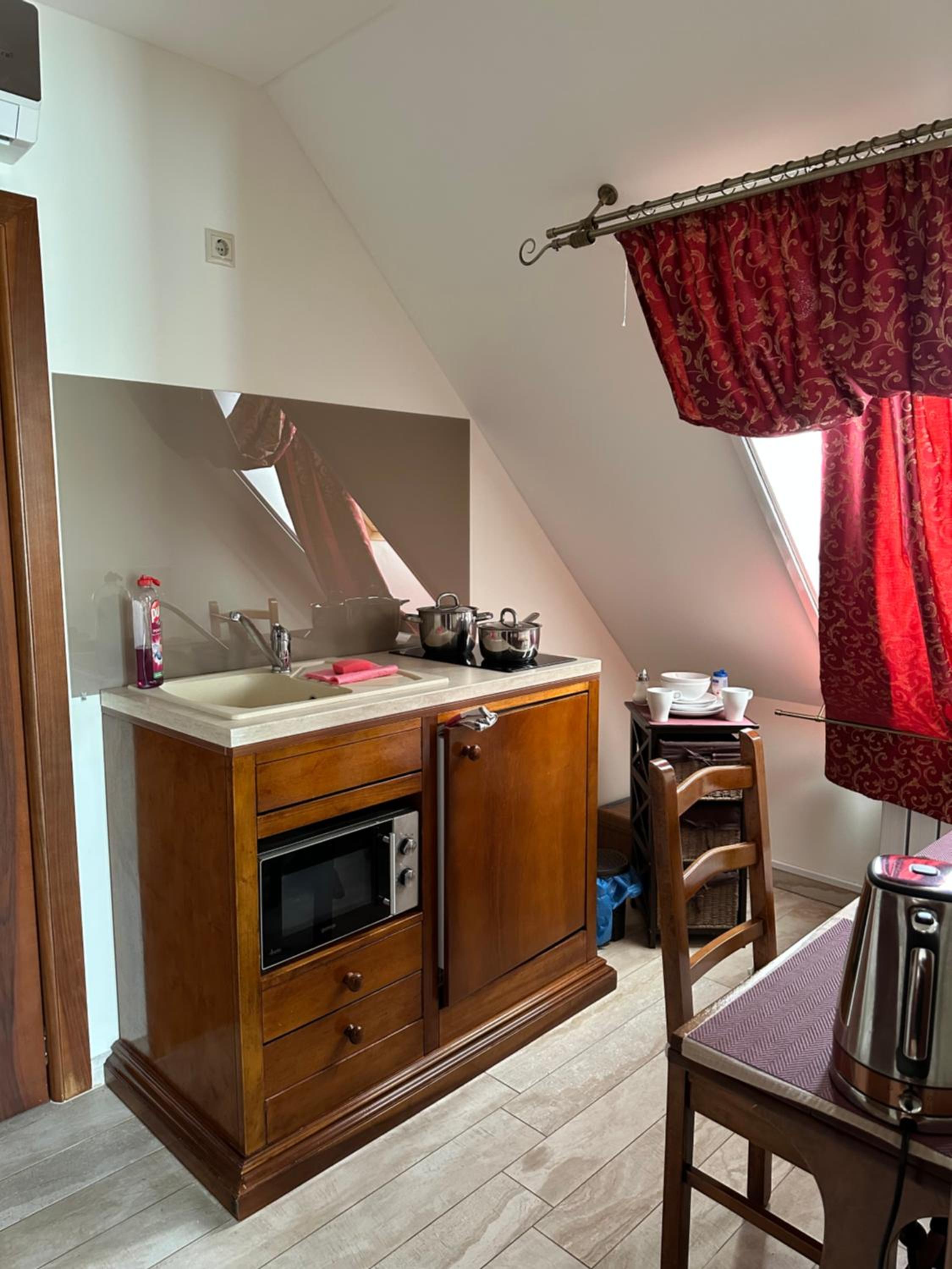 Mansard Apartment photo 2