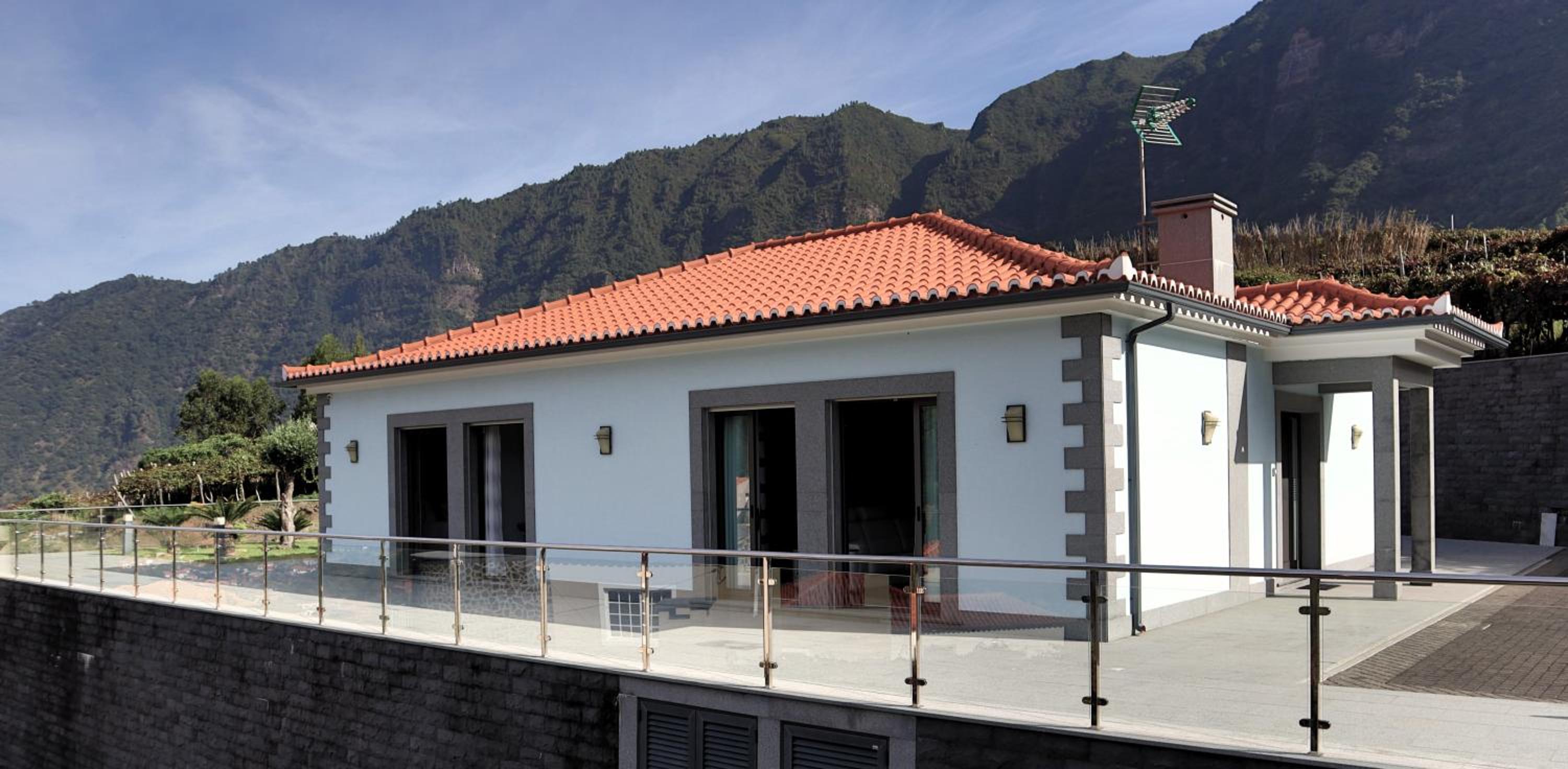 Three-Bedroom House photo 2