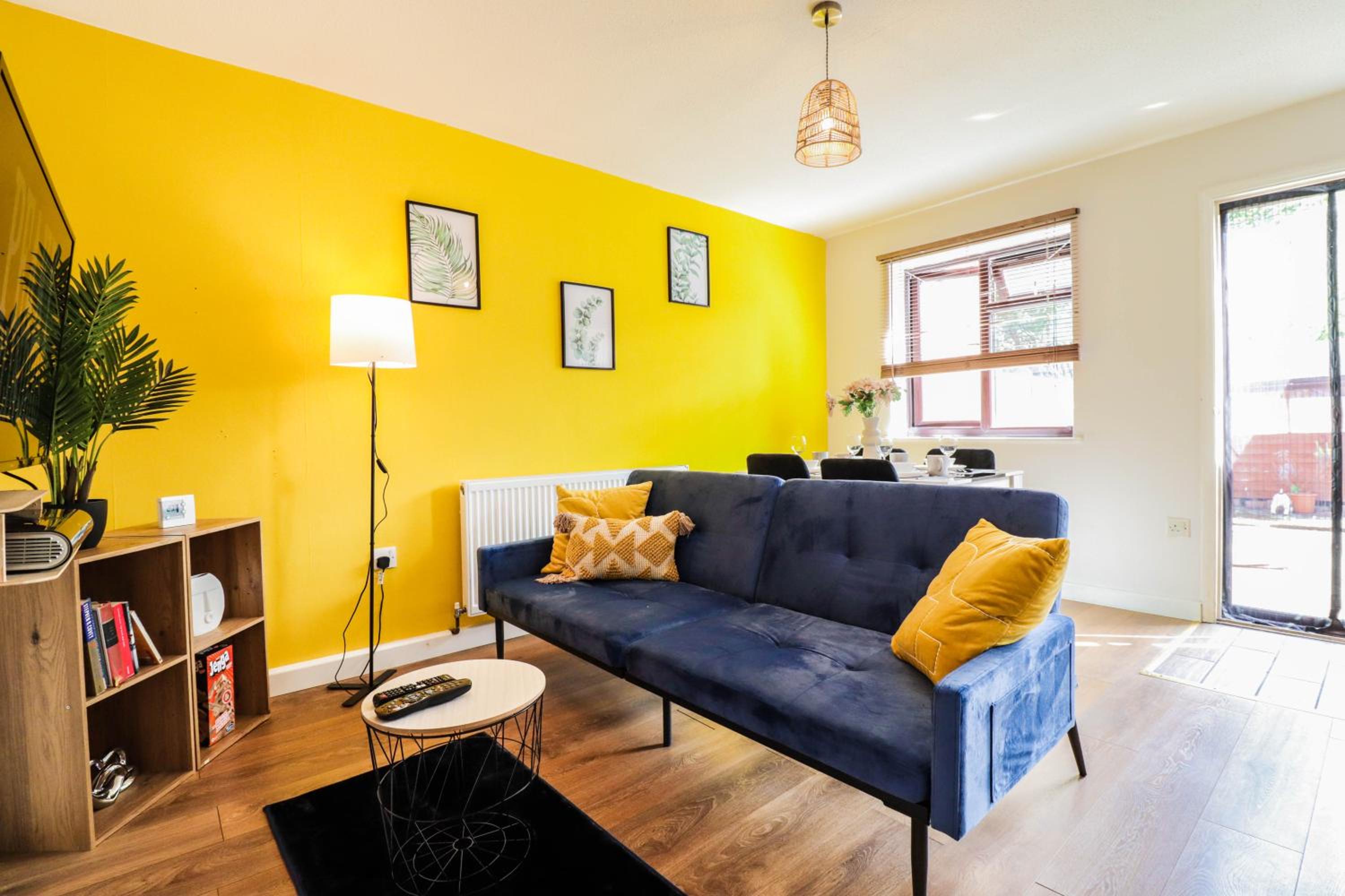 One-Bedroom Apartment photo 1