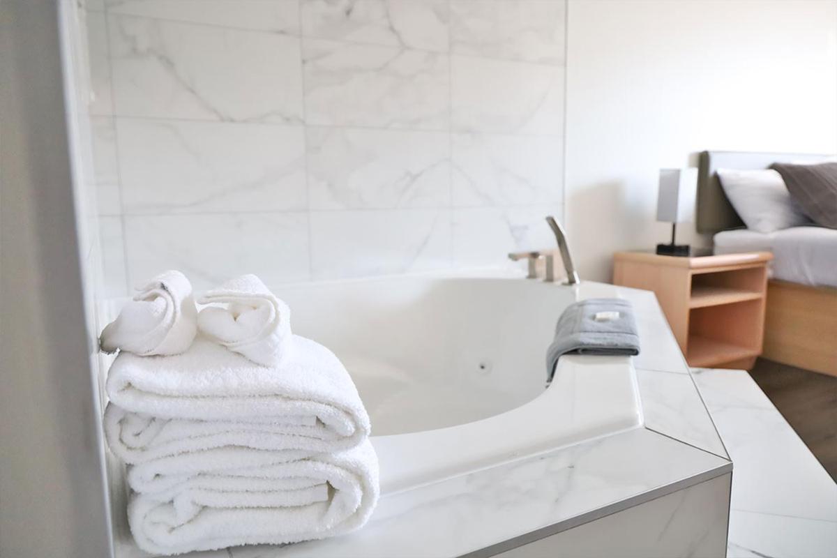 Suite with Spa Bath