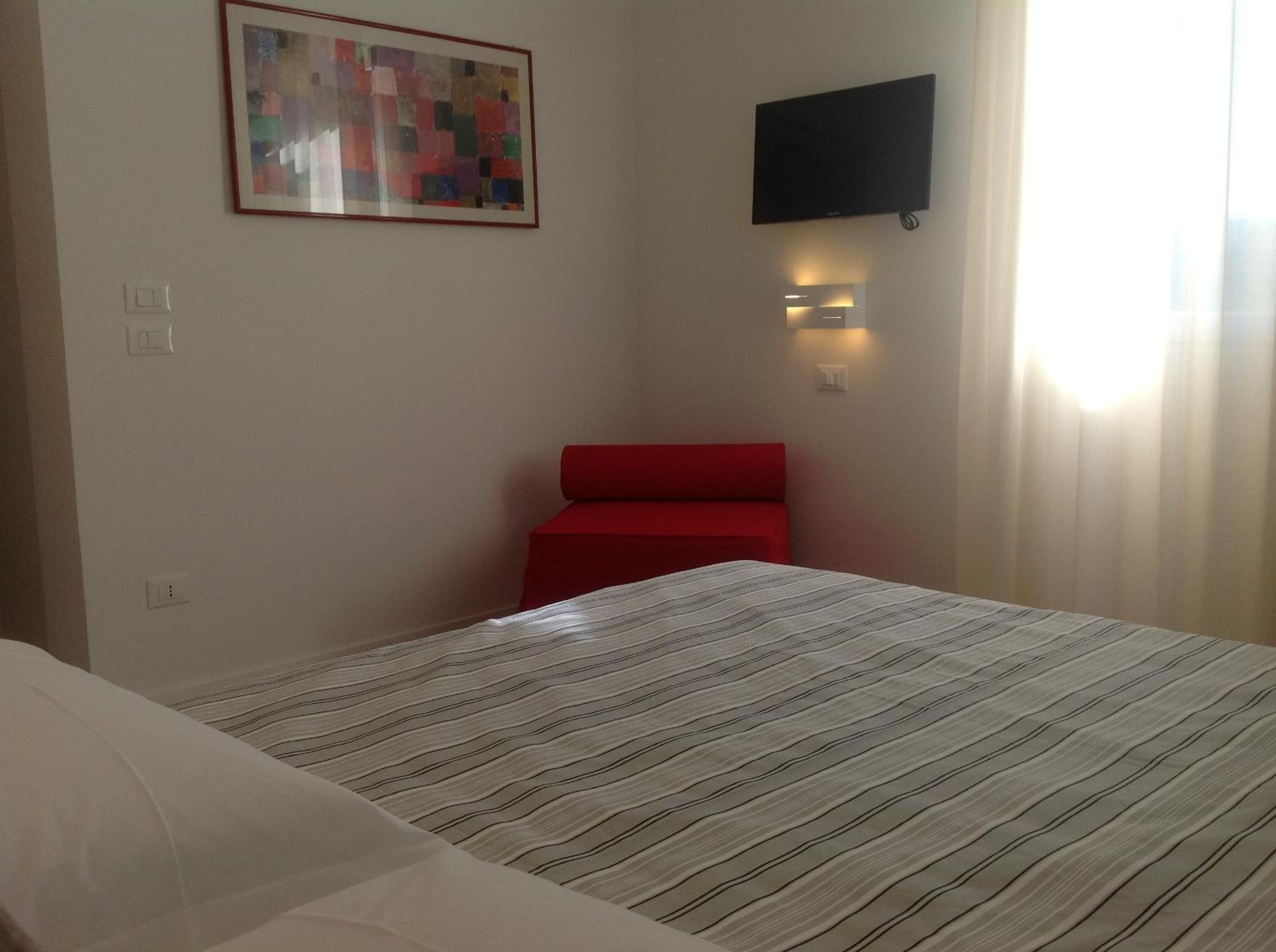 Deluxe Double Room with Shower photo 3