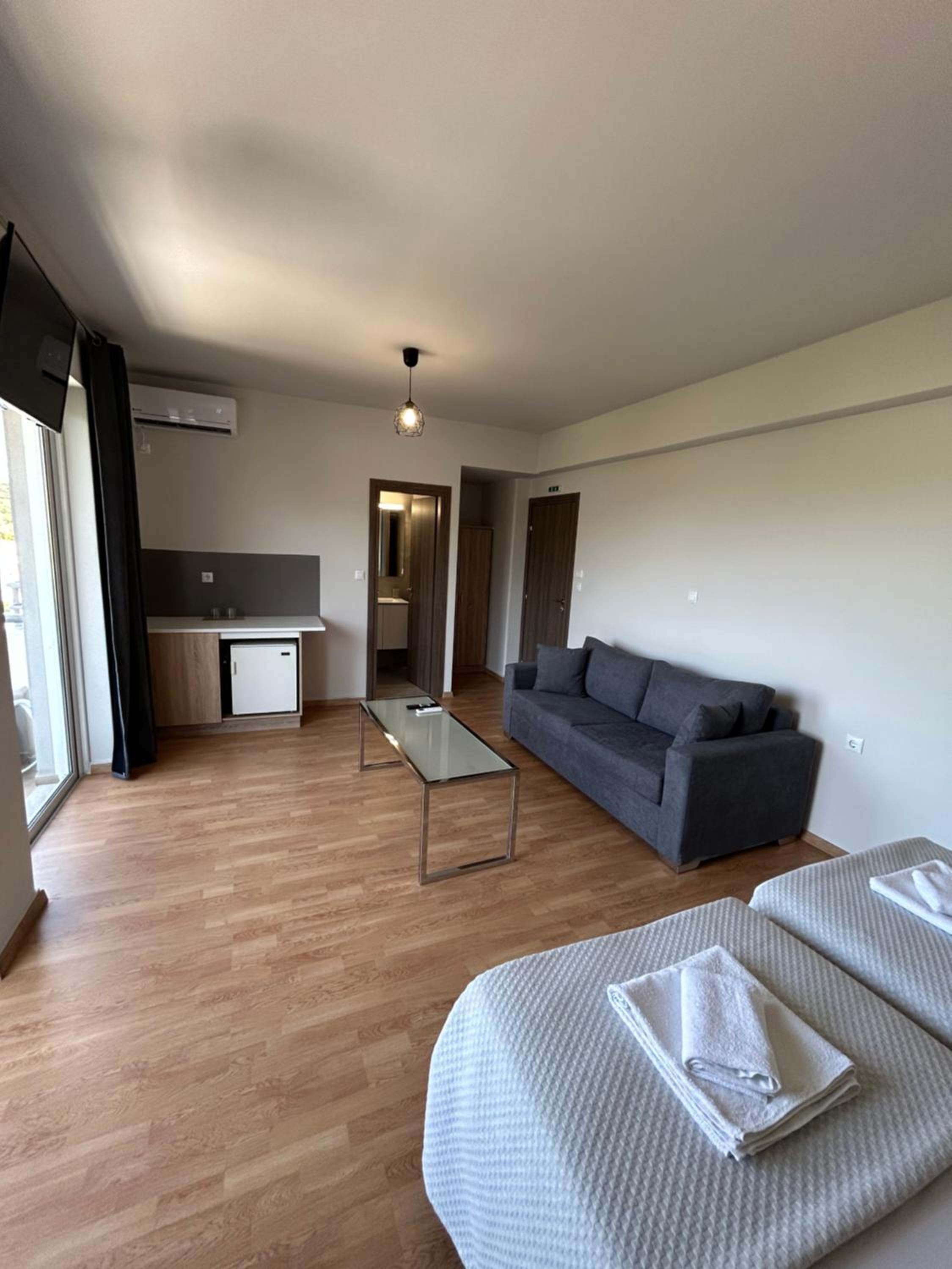 Quadruple Room with Private Bathroom - Photo 2