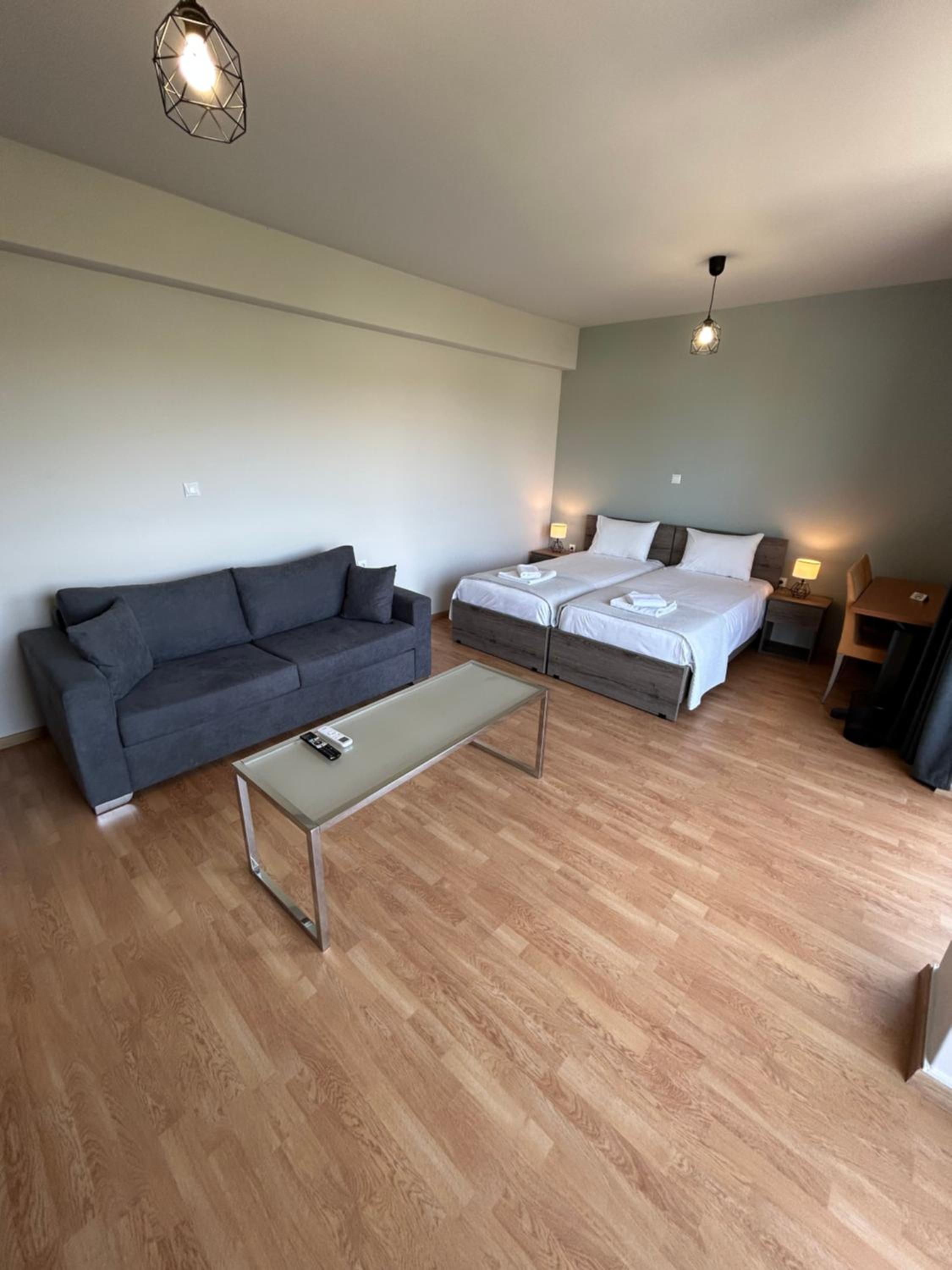 Quadruple Room with Private Bathroom - Photo 7
