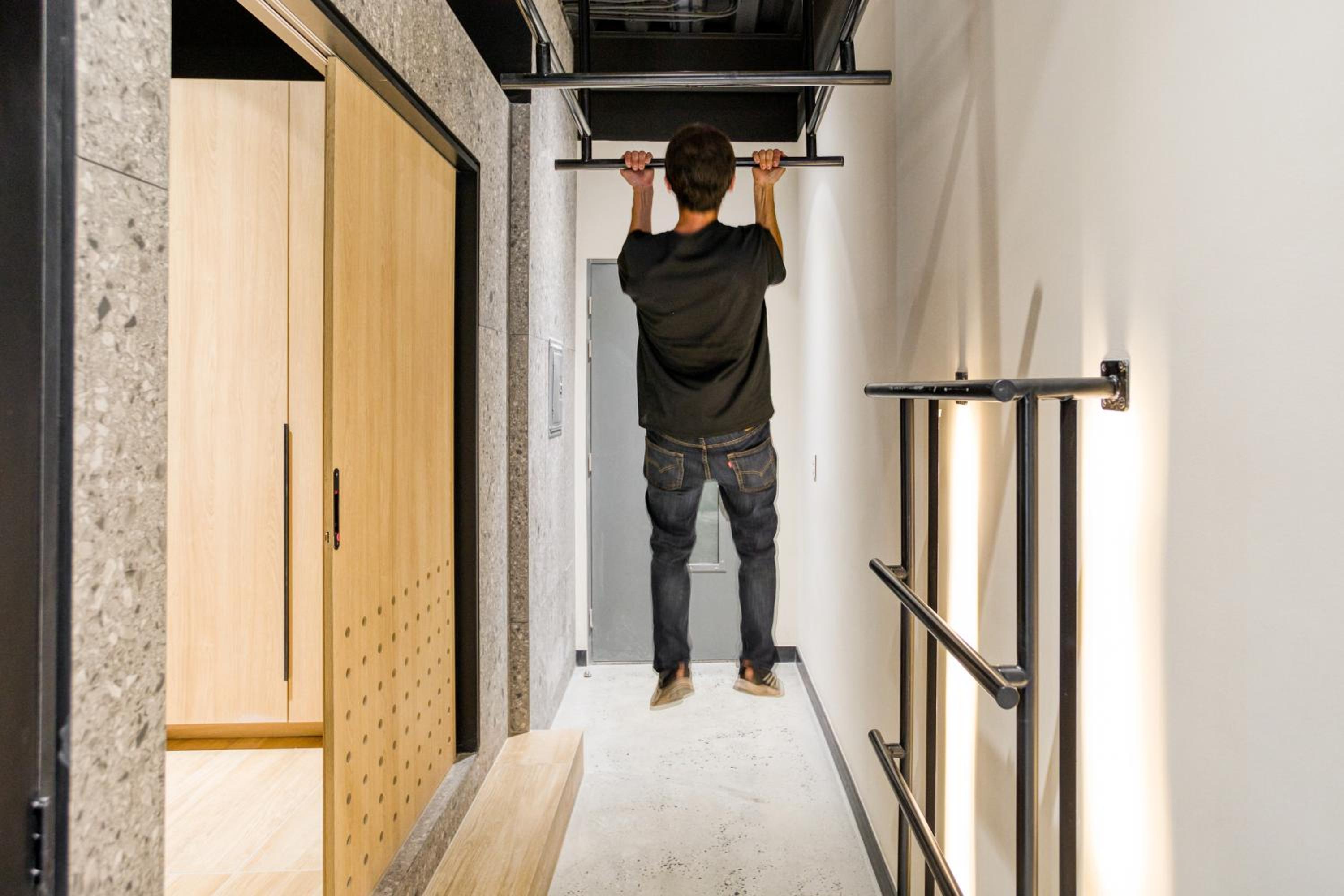 Stylish Apartment With A Private Balcony photo 2