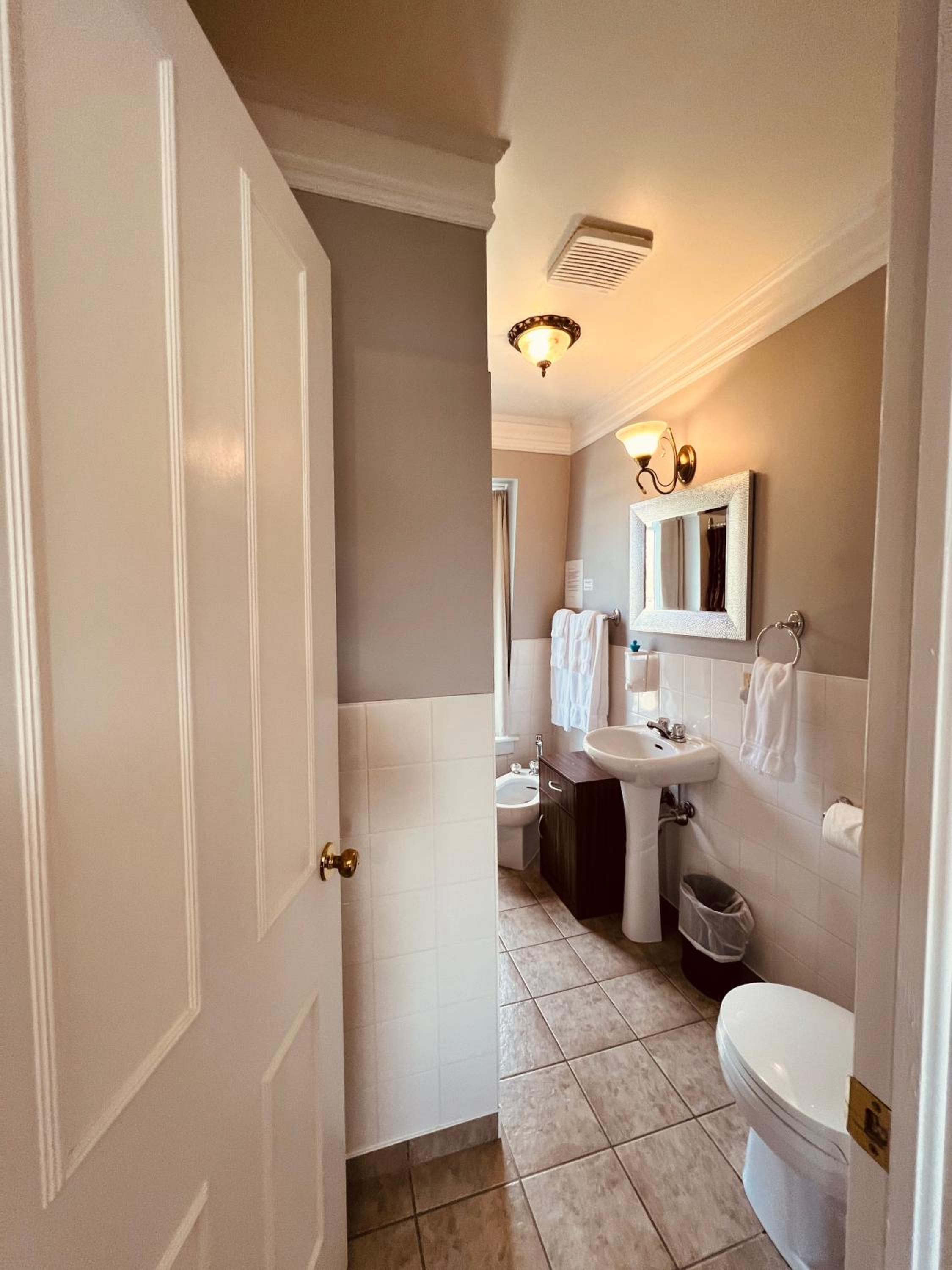 Queen Room photo 3