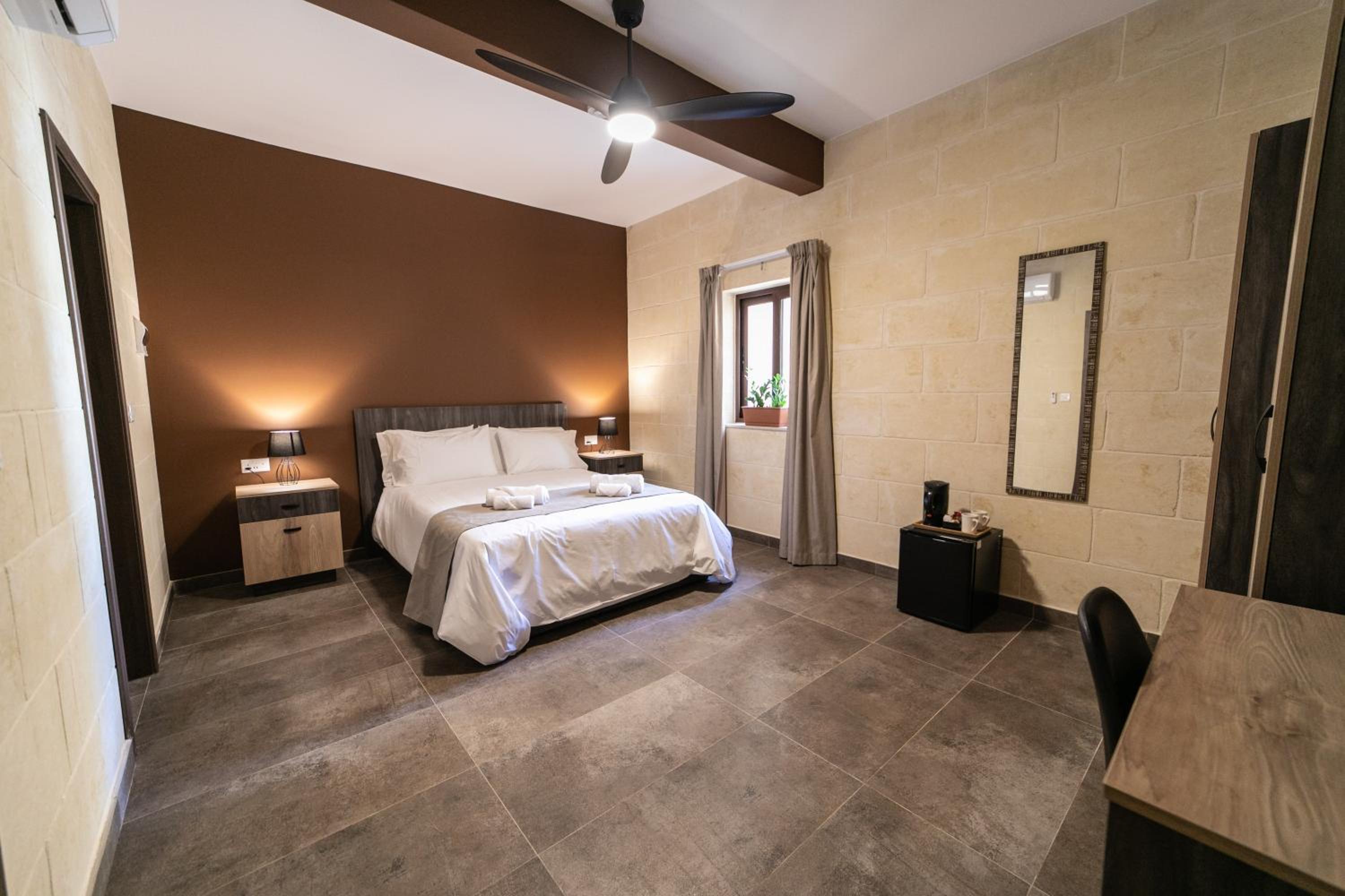 Deluxe King Room photo 3