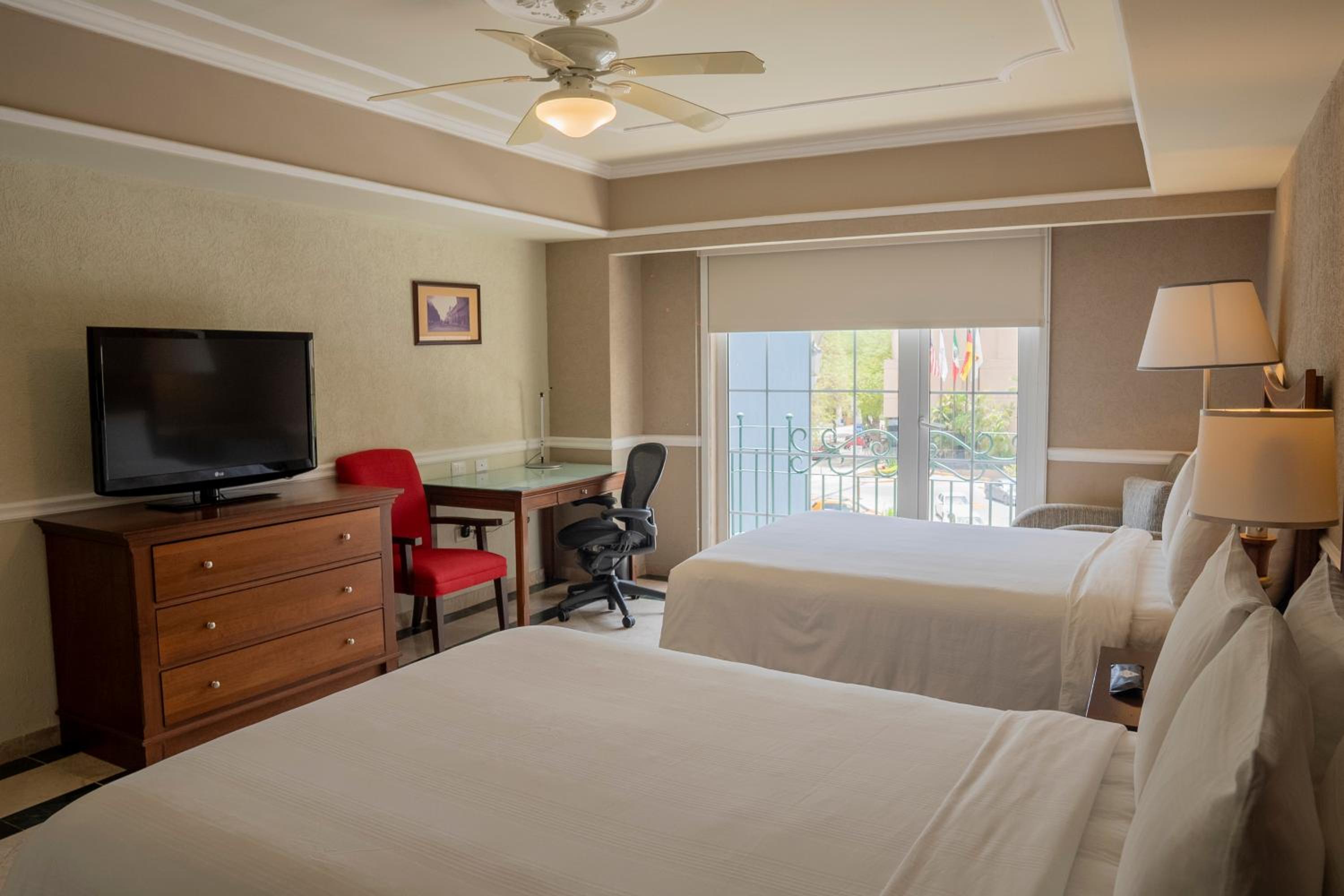 Deluxe Room with Two Double Beds - Photo 3