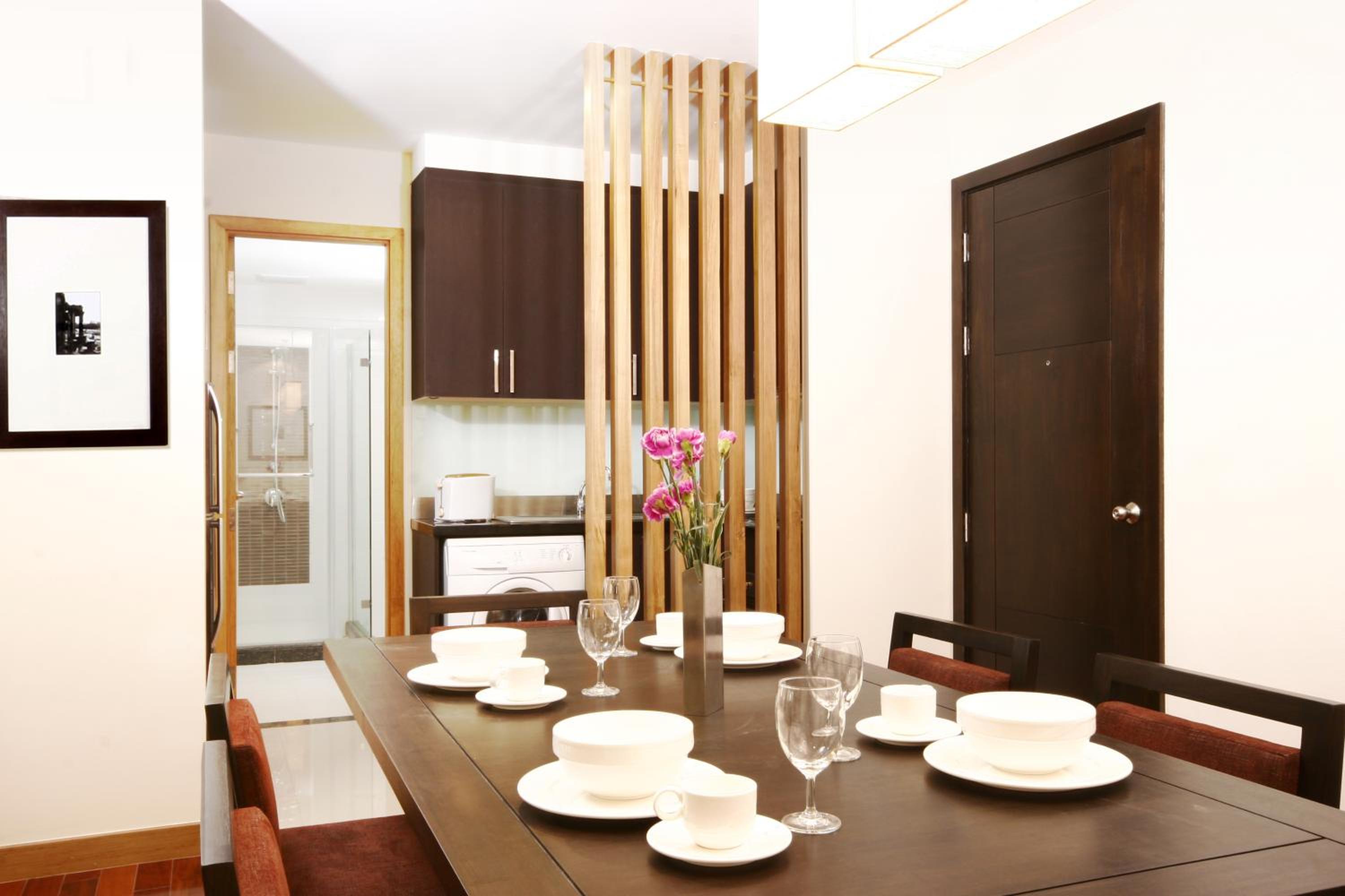 One-Bedroom Suite - Photo 6