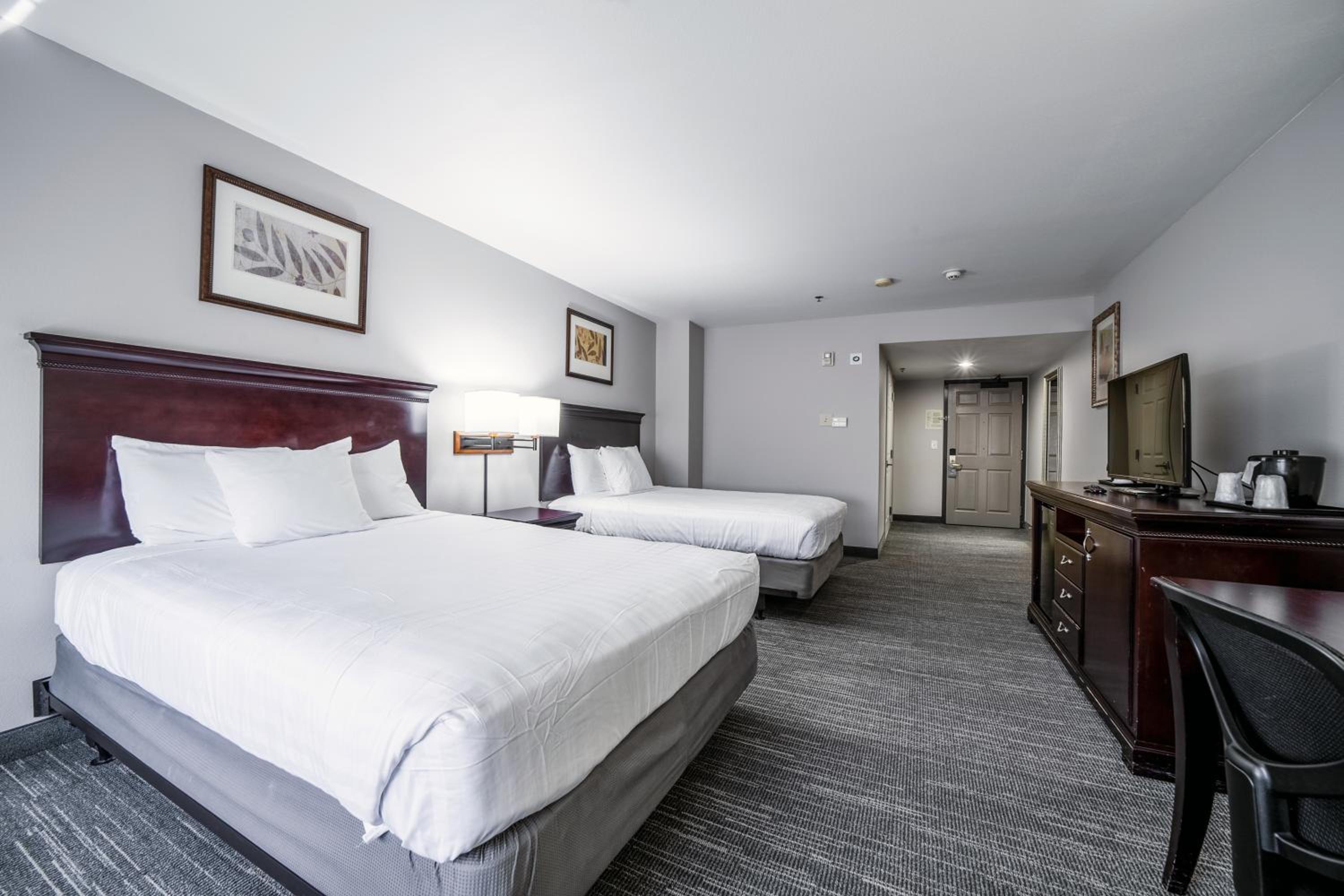 Queen Room with Two Queen Beds - Disability Access - Photo 4