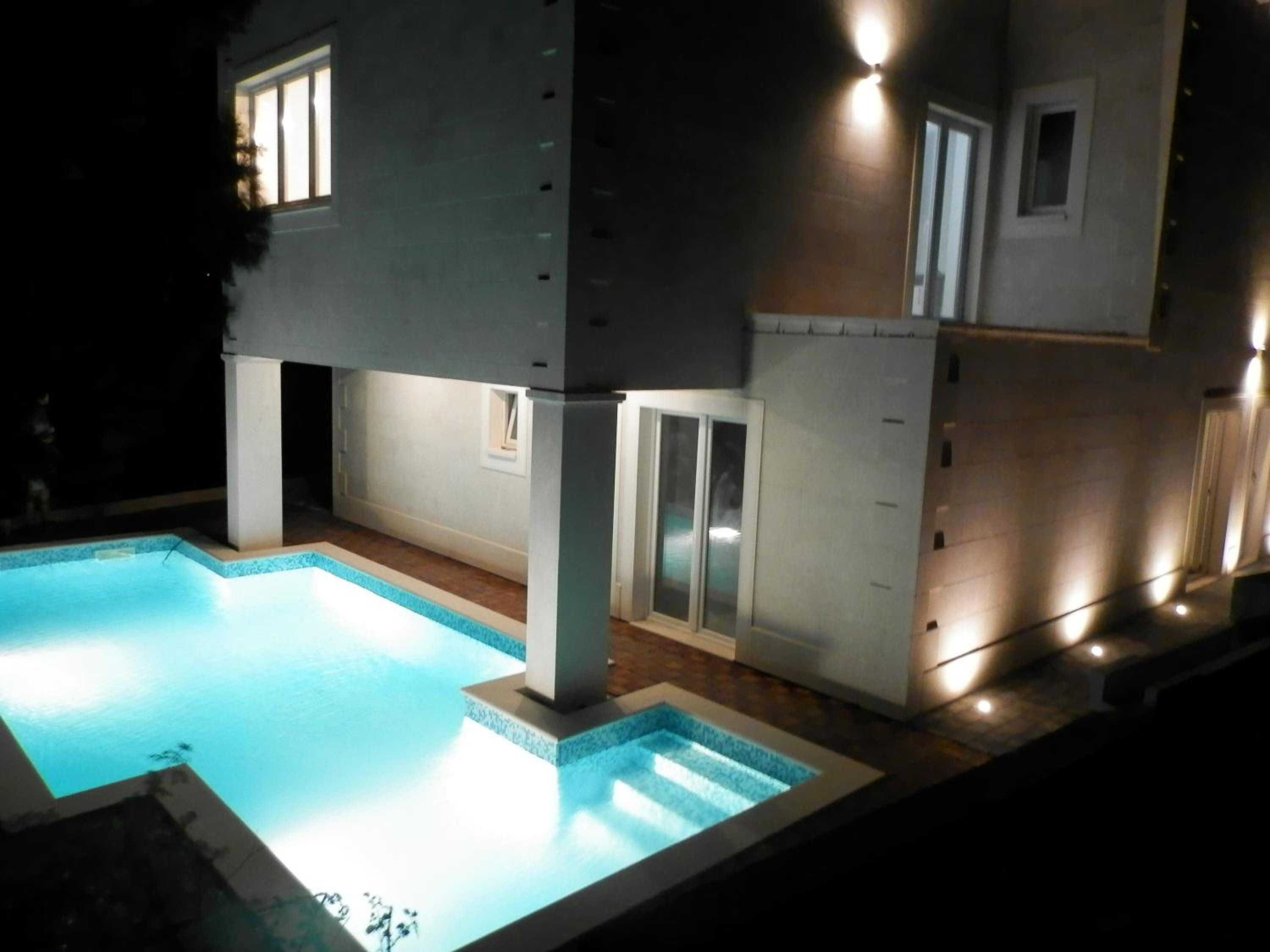 Three-Bedroom Apartment with Terrace and Sea View - Photo 5