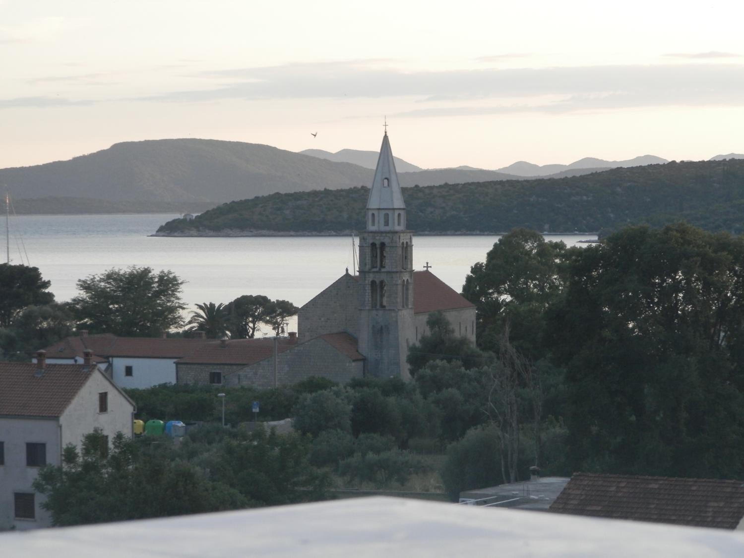 Three-Bedroom Apartment with Terrace and Sea View - Photo 4