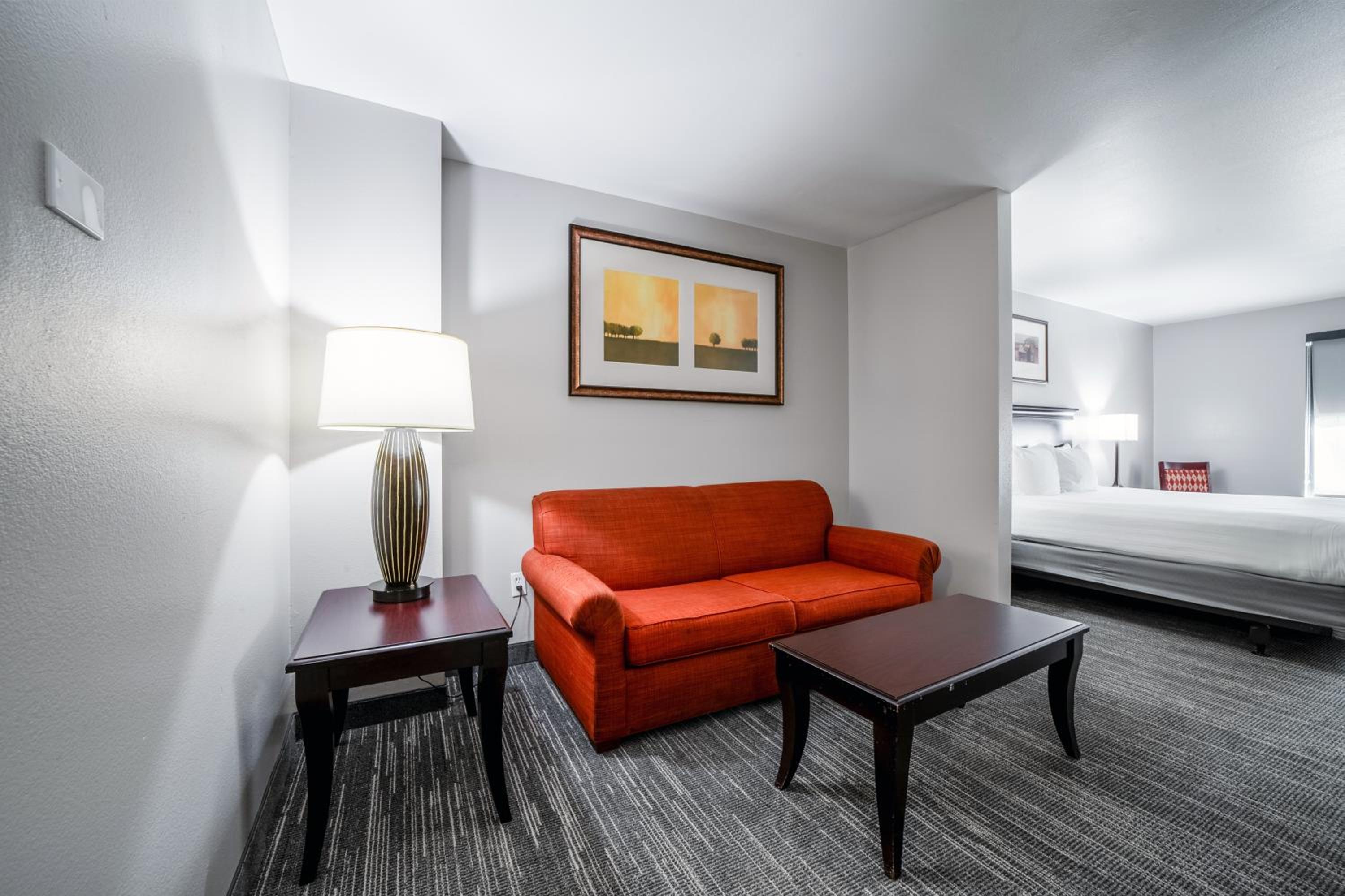 One-Bedroom King Suite with Roll In Shower - Non-Smoking - Photo 2