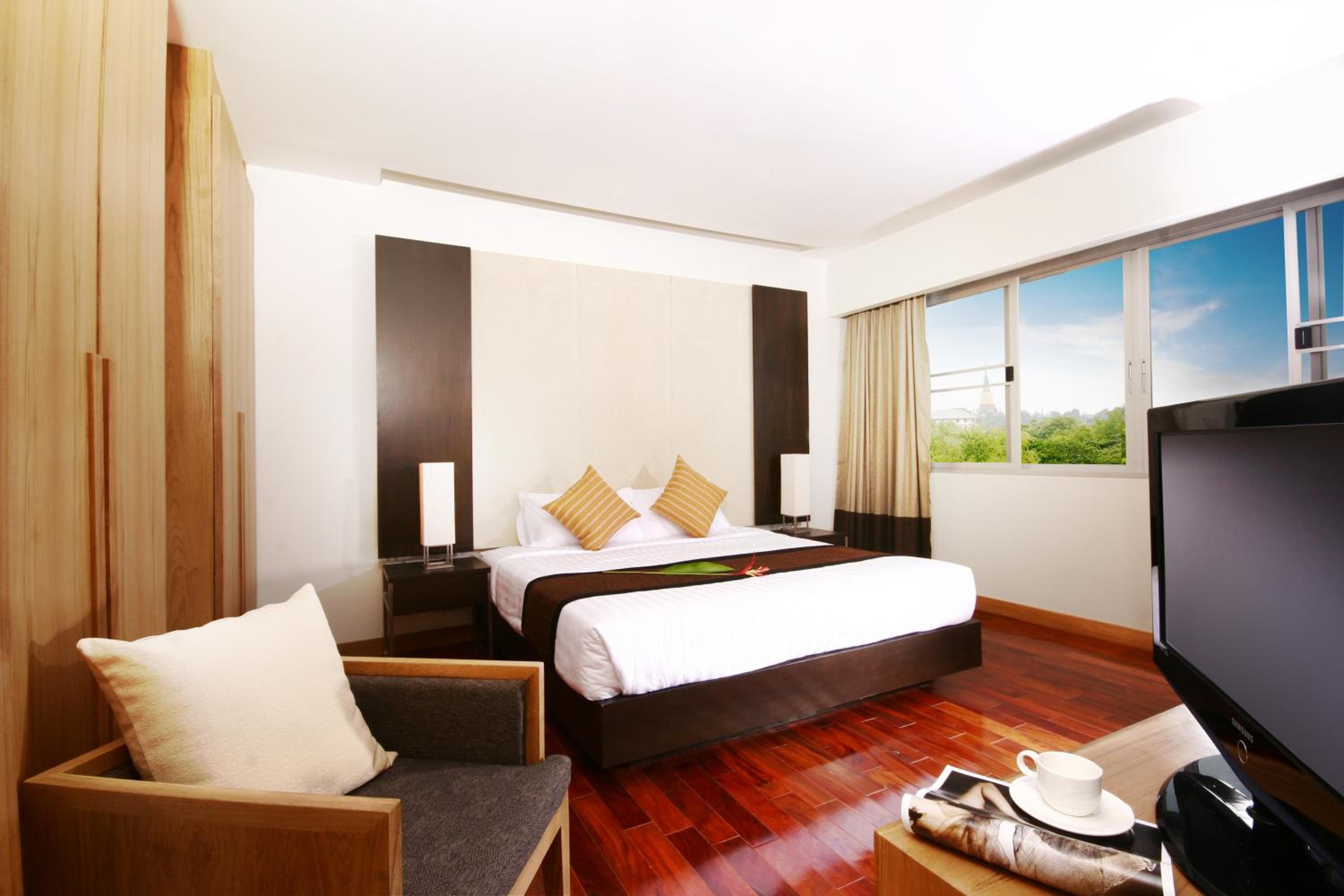 One-Bedroom Suite - Photo 4