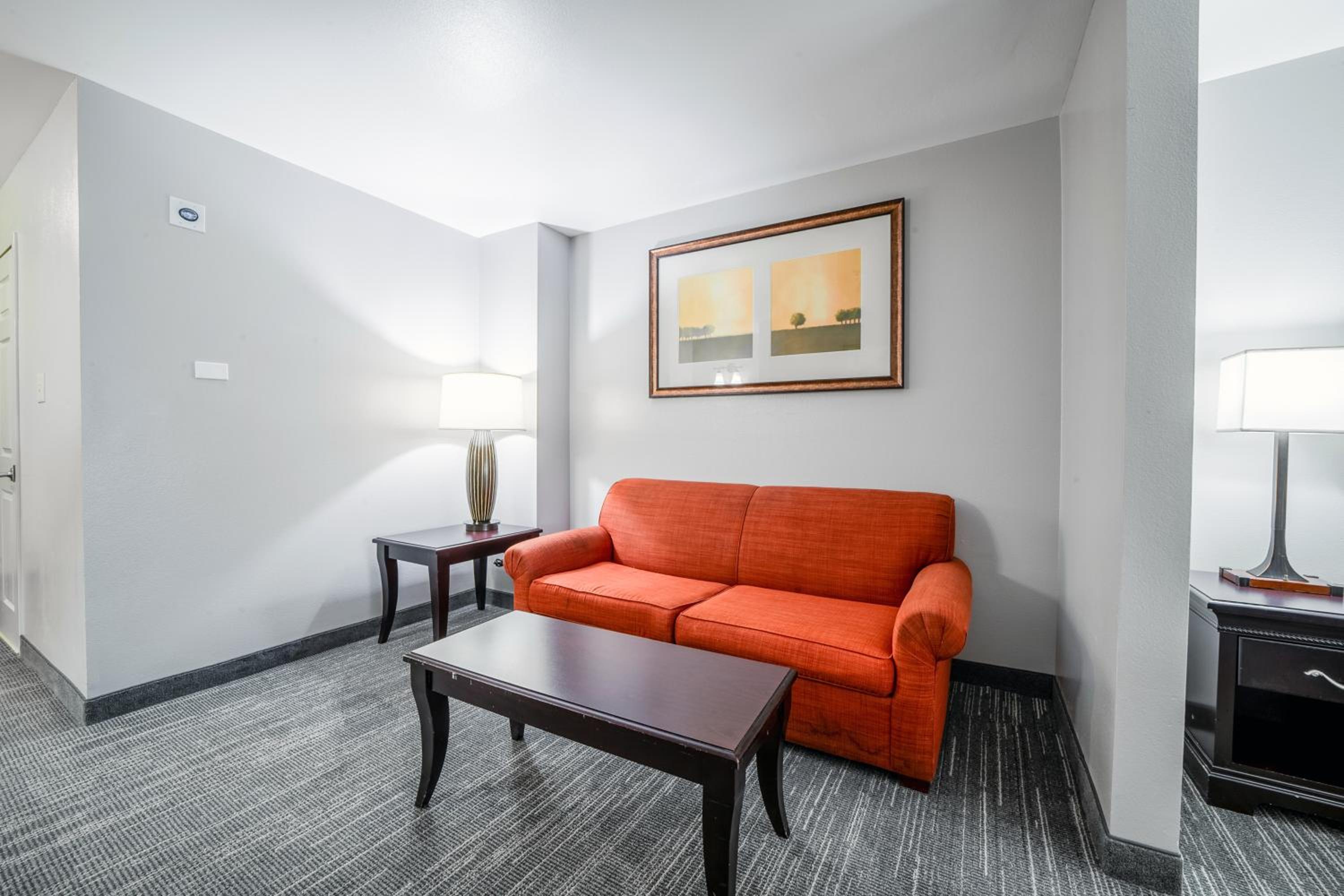 One-Bedroom King Suite with Roll In Shower - Non-Smoking - Photo 6