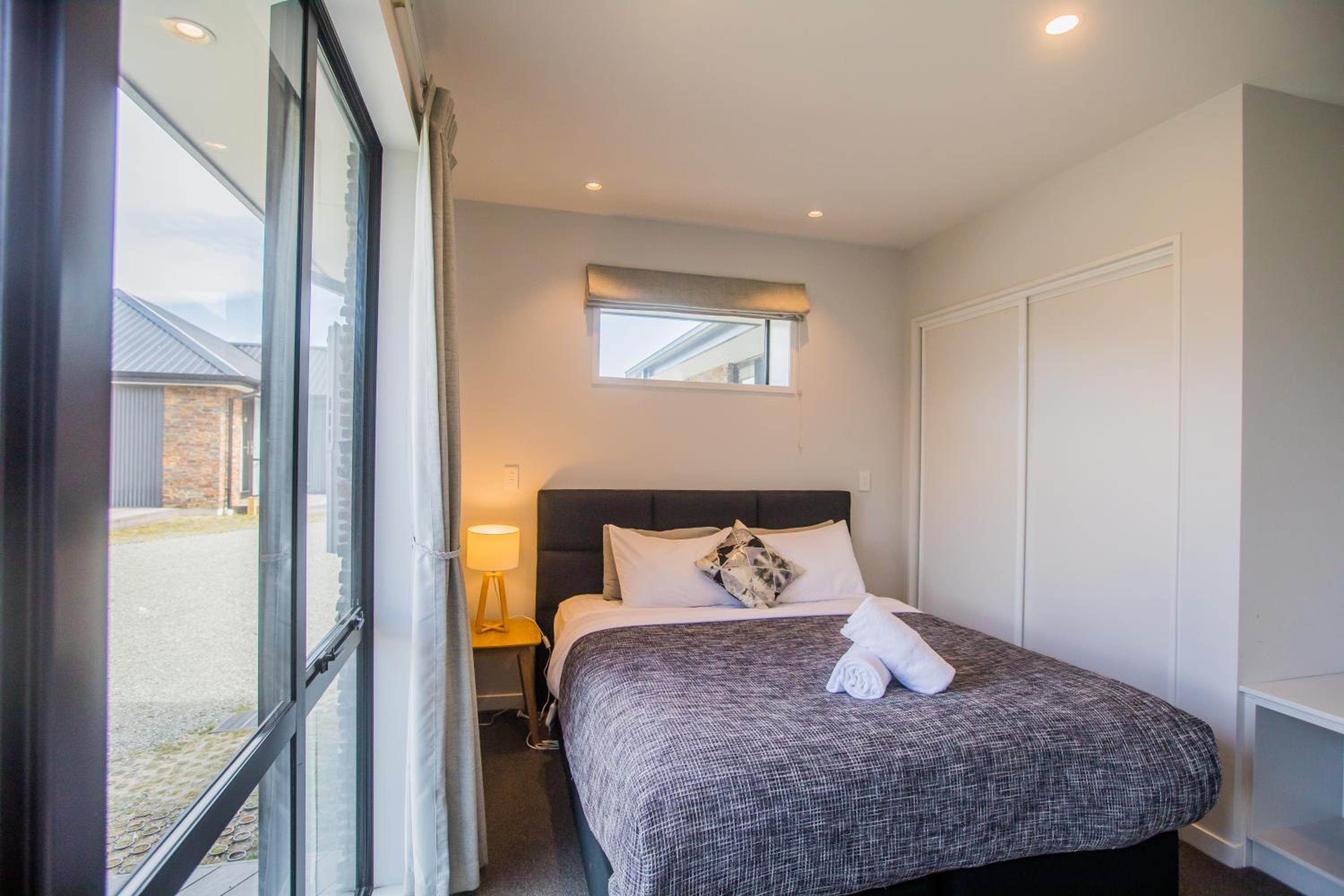 One-Bedroom Apartment - Photo 11