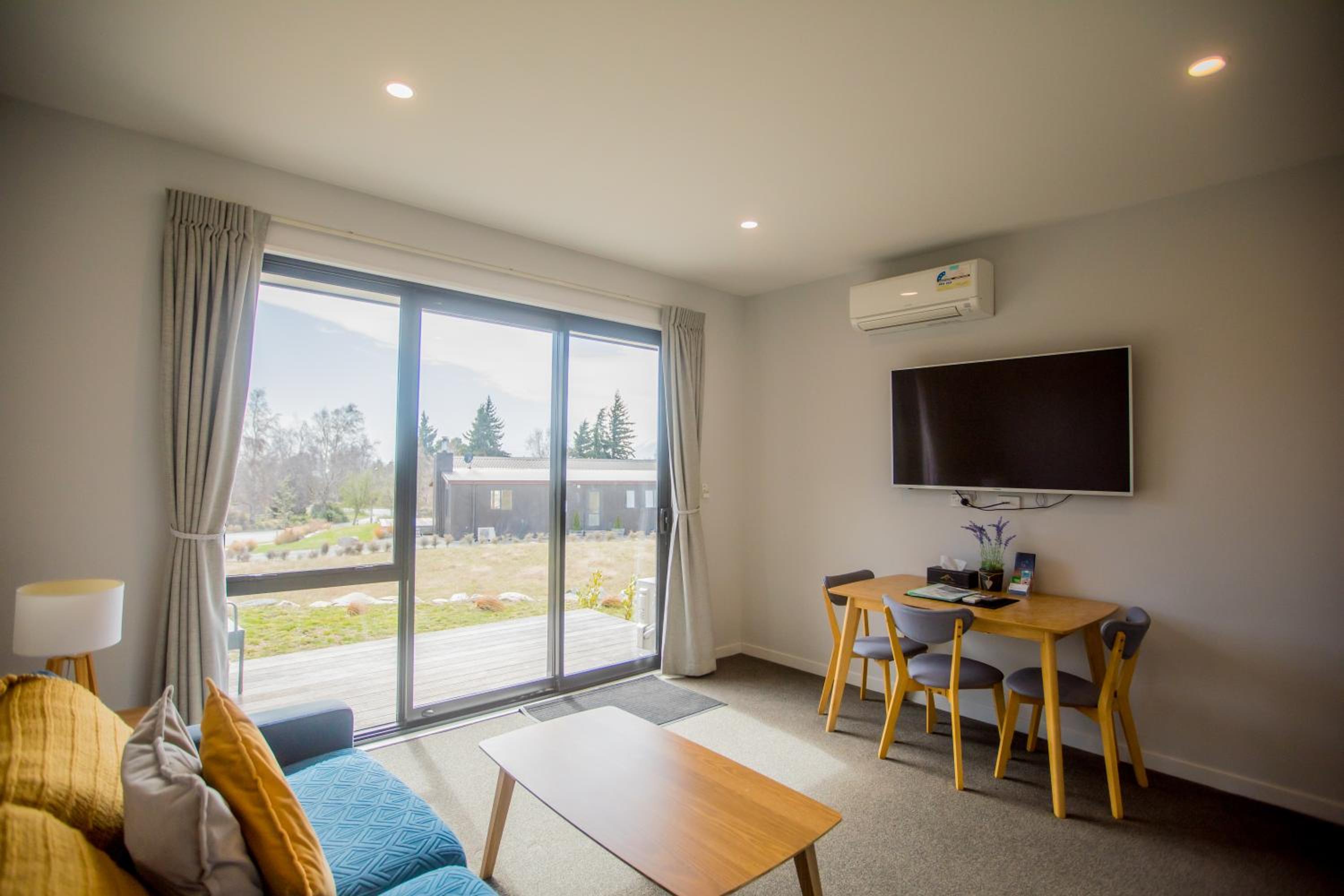 One-Bedroom Apartment - Photo 6