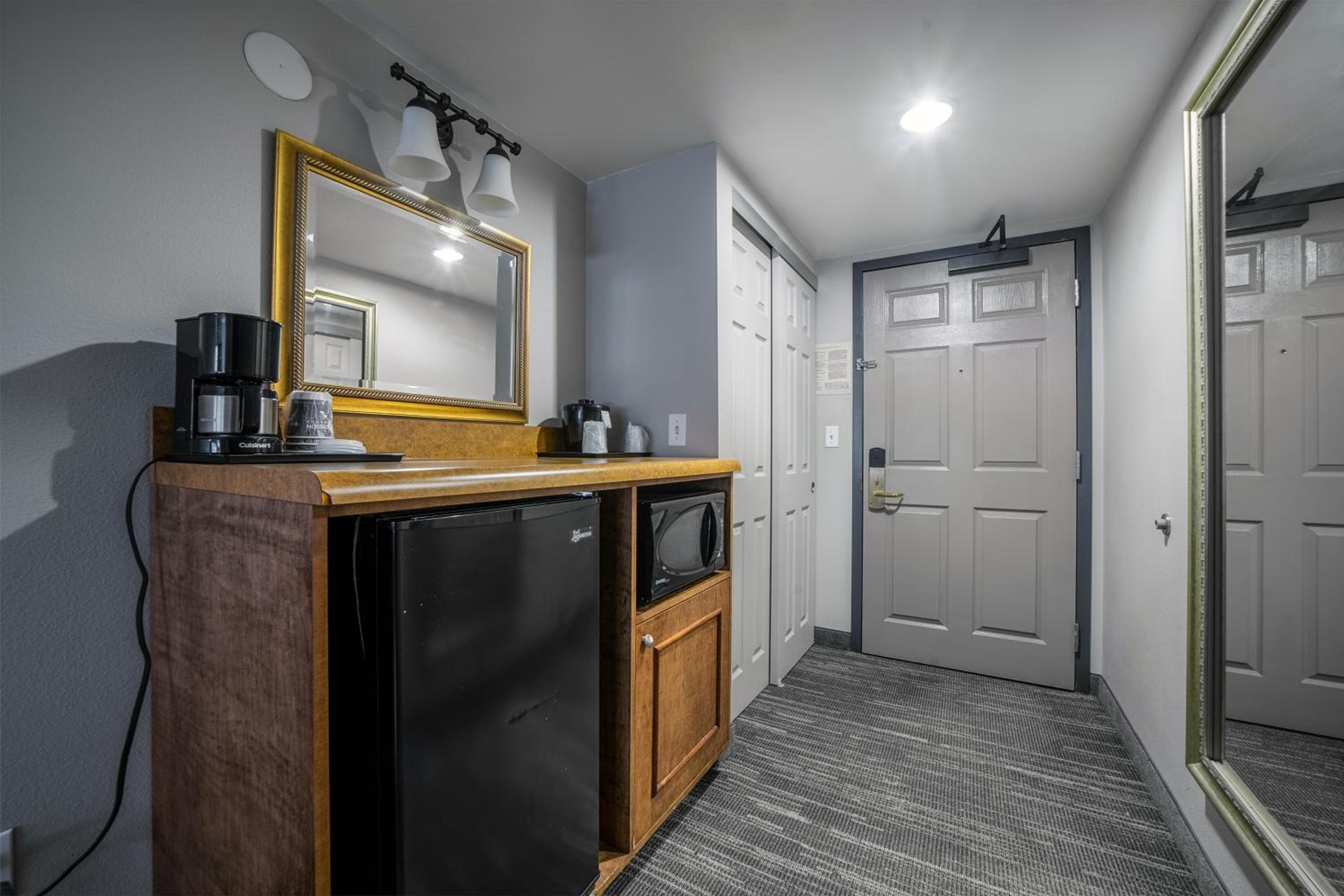 King Studio Suite - Photo 9