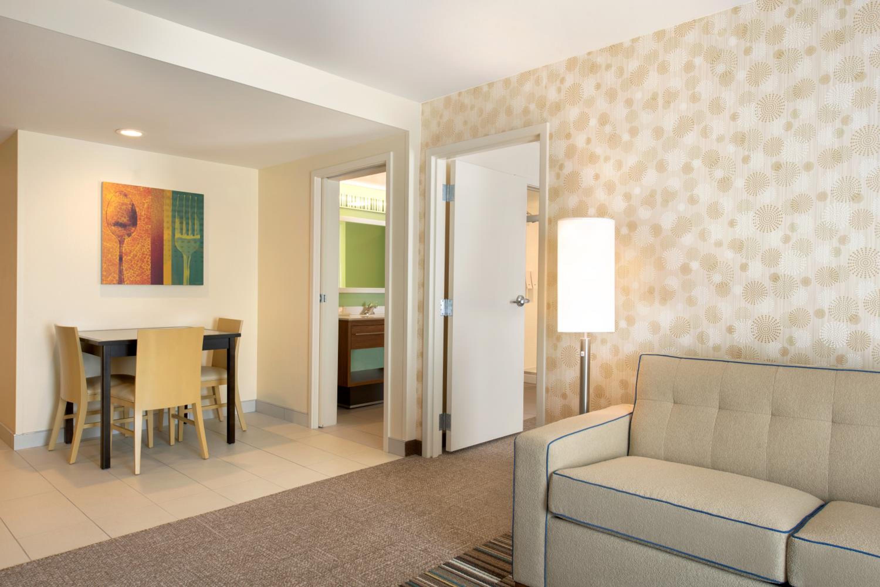 One-Bedroom Queen Suite - Non-Smoking photo 3