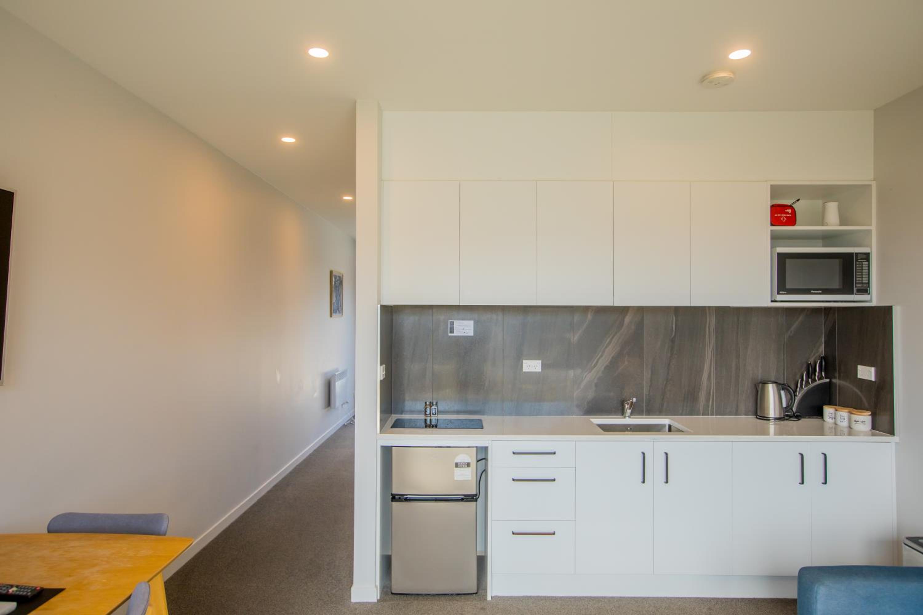 One-Bedroom Apartment - Photo 18