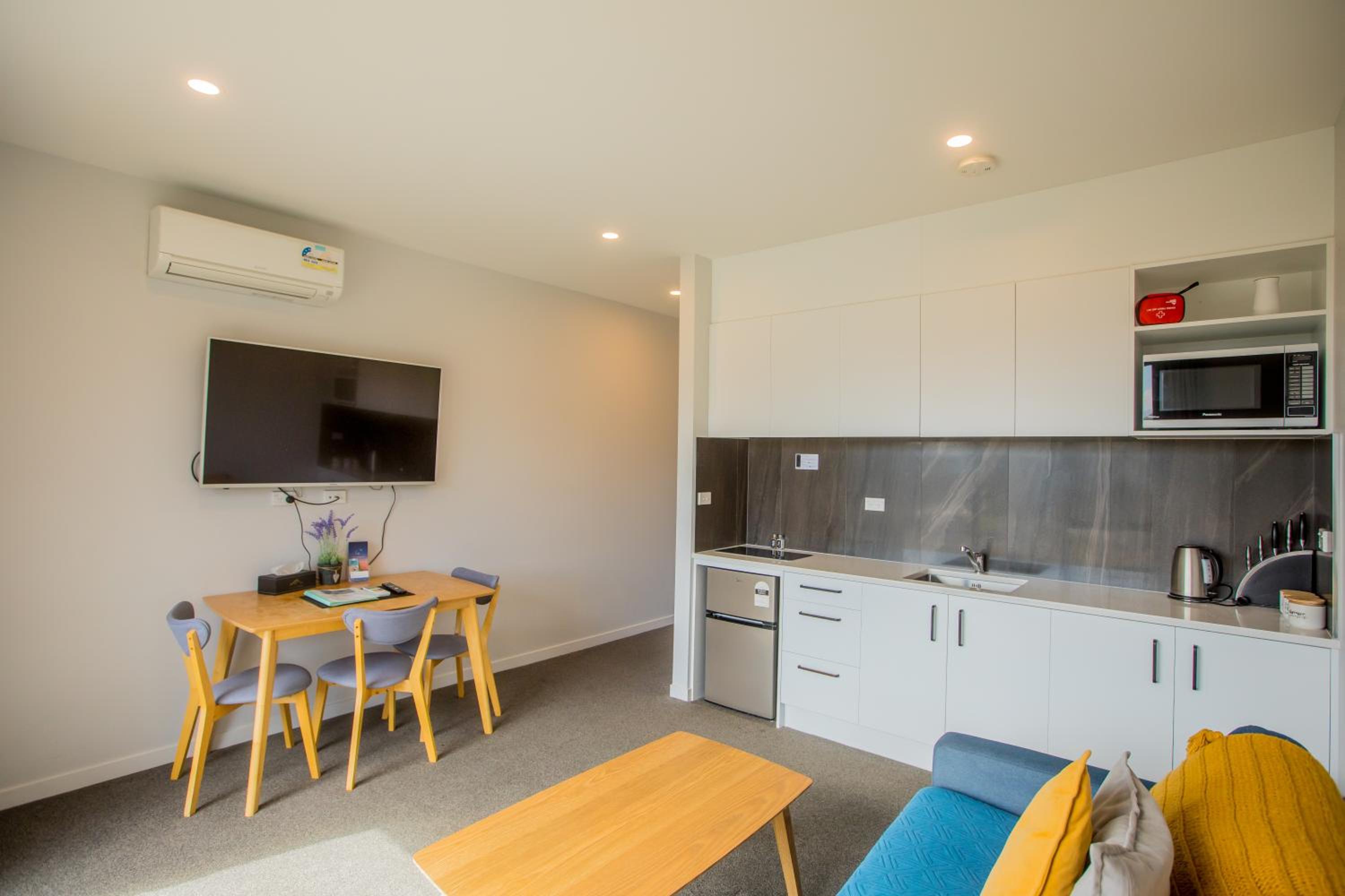 One-Bedroom Apartment - Photo 7