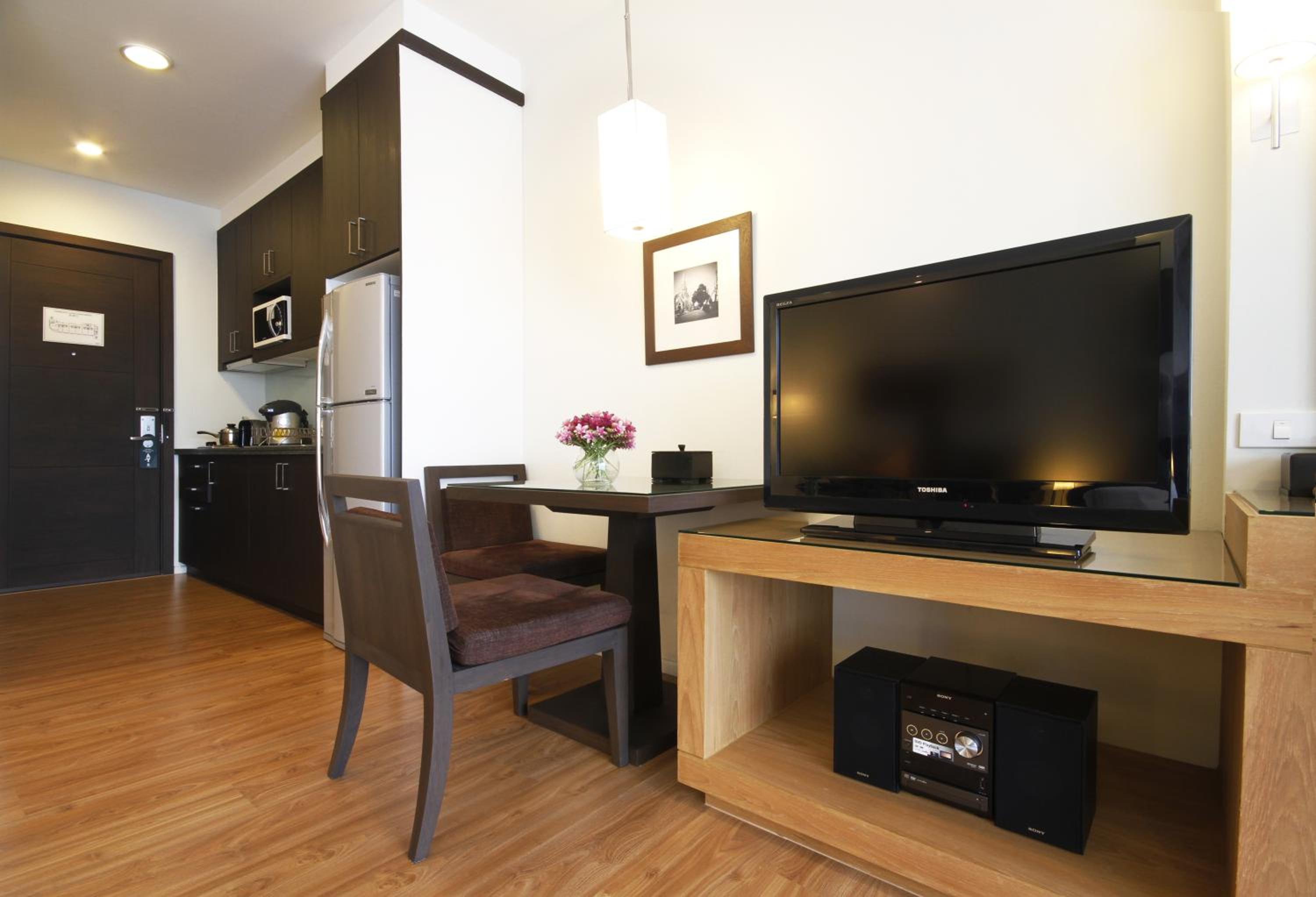 Studio Suite - Photo 13