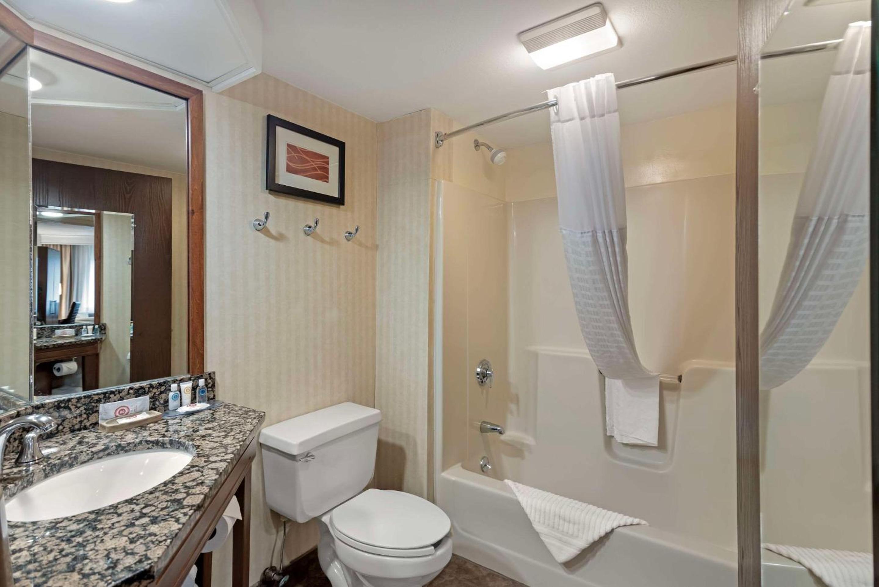 King Room - Non-Smoking - Photo 2
