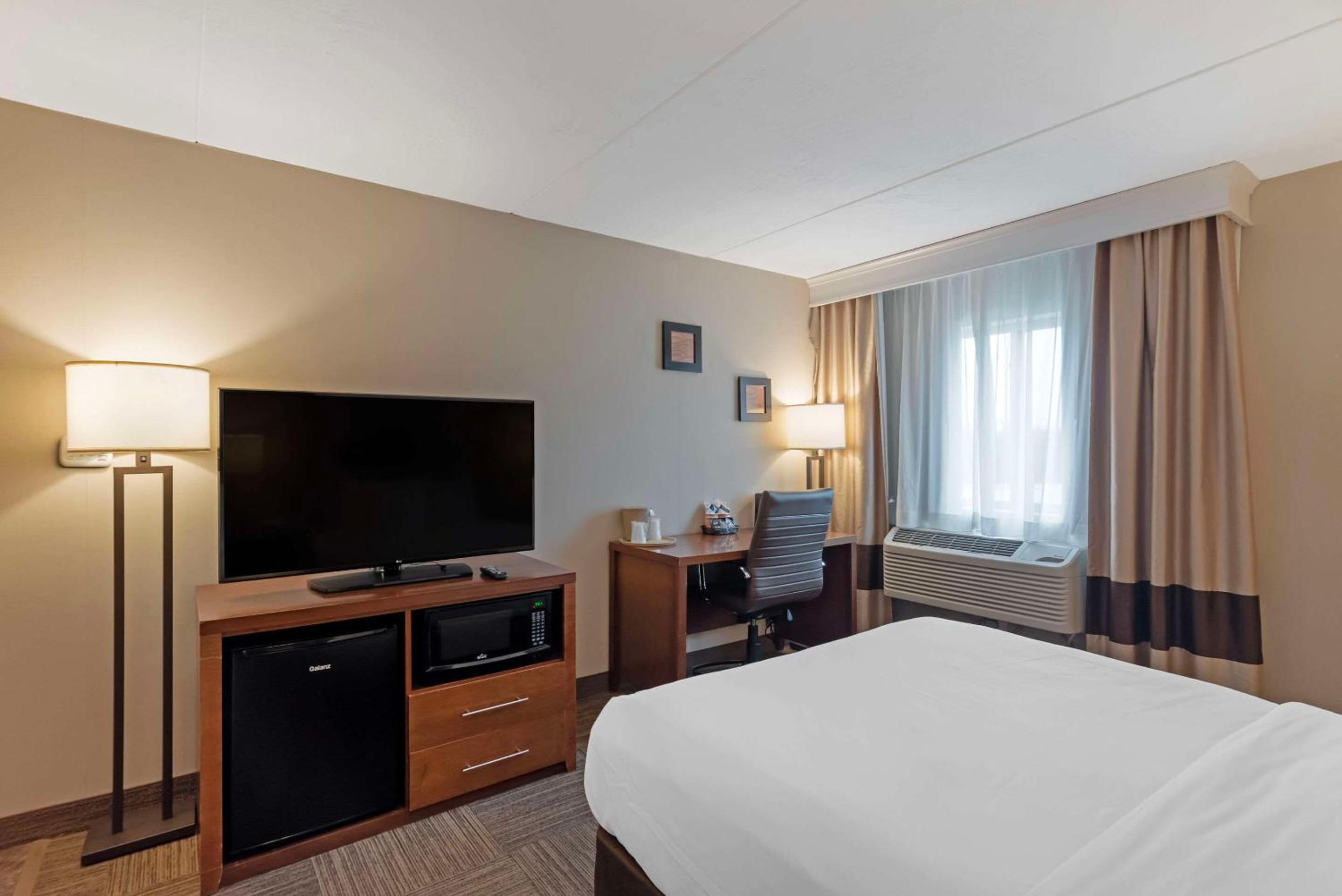 Double Room - Accessible/Non-Smoking - Photo 1