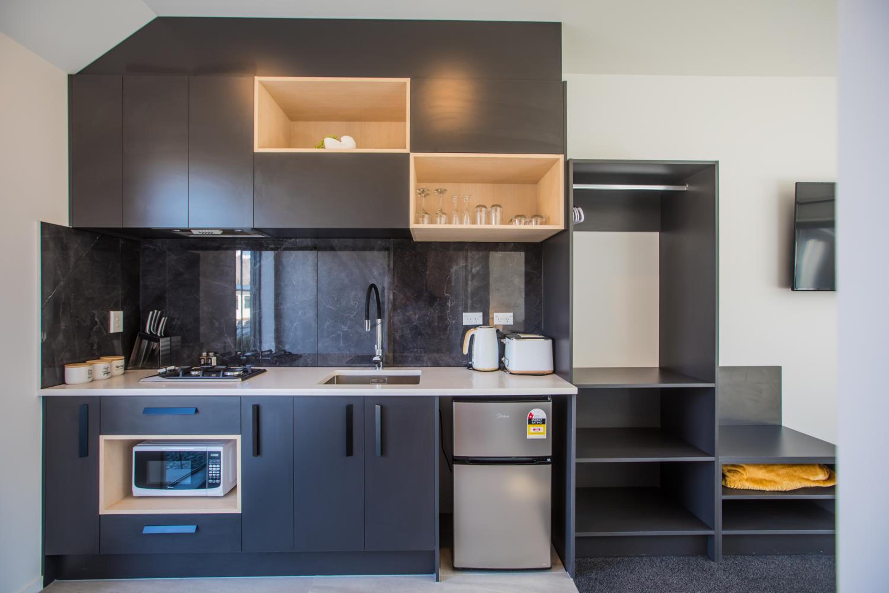 One-Bedroom King Studio (Disability Access) - Photo 7