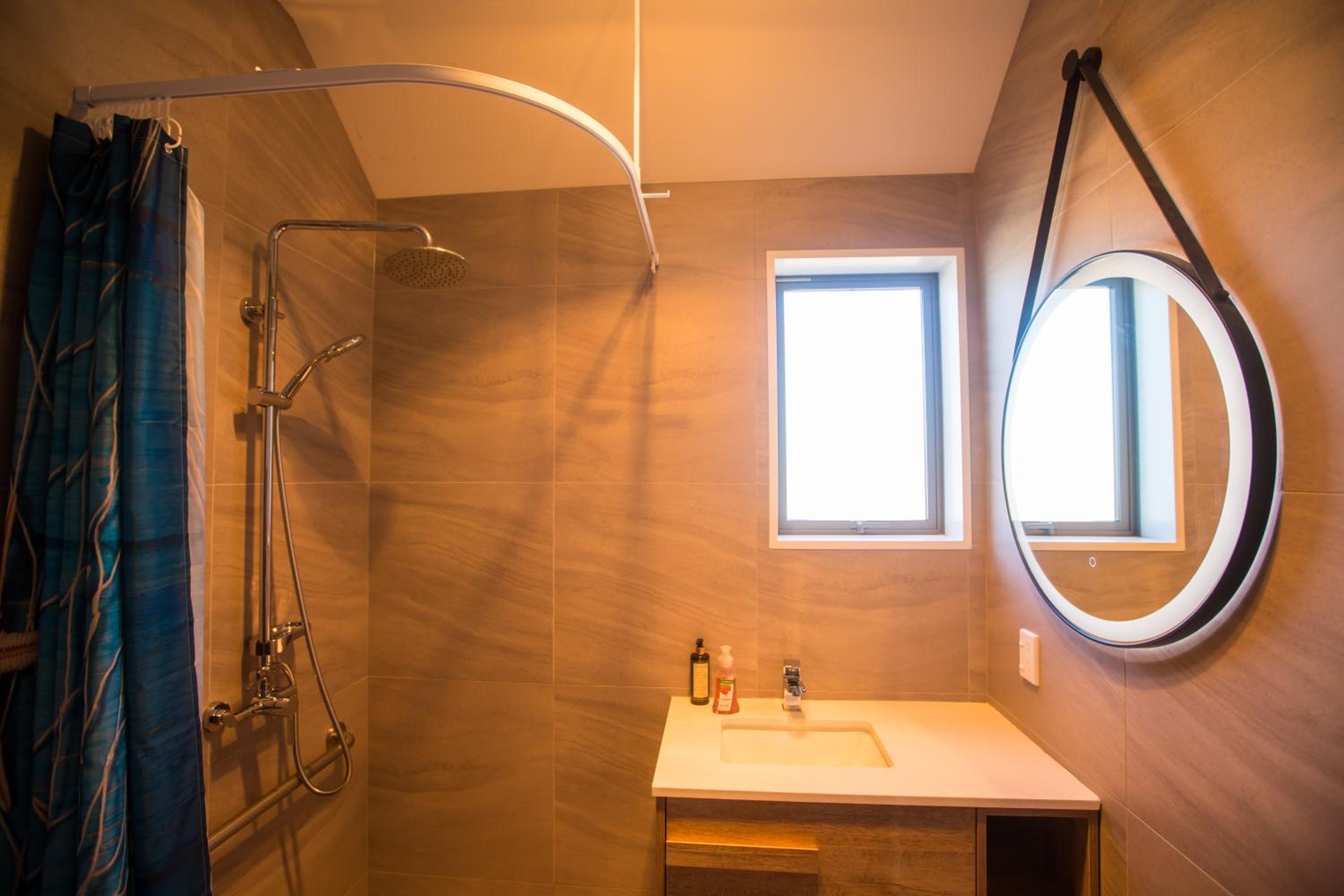 One-Bedroom King Studio (Disability Access) - Photo 11