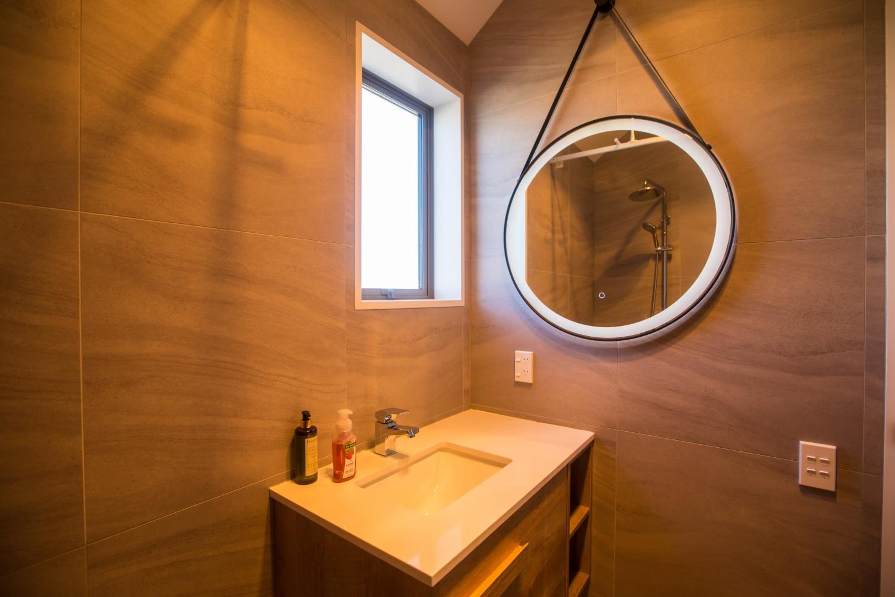 One-Bedroom King Studio (Disability Access) - Photo 10