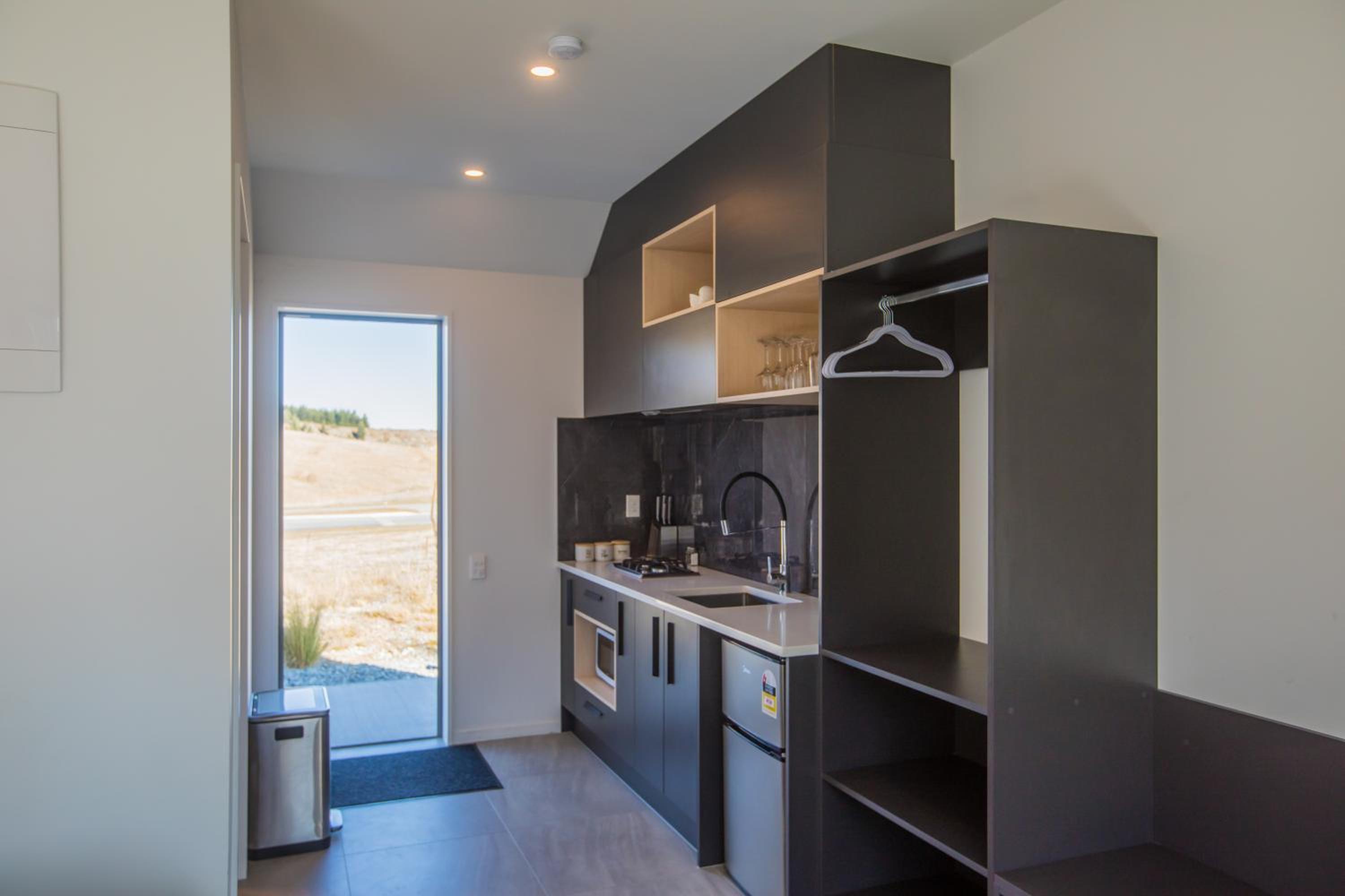 One-Bedroom King Studio (Disability Access) - Photo 6