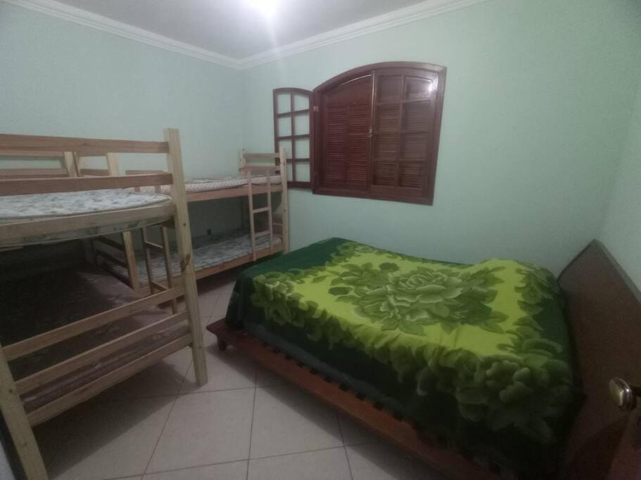 Five-Bedroom House photo 1