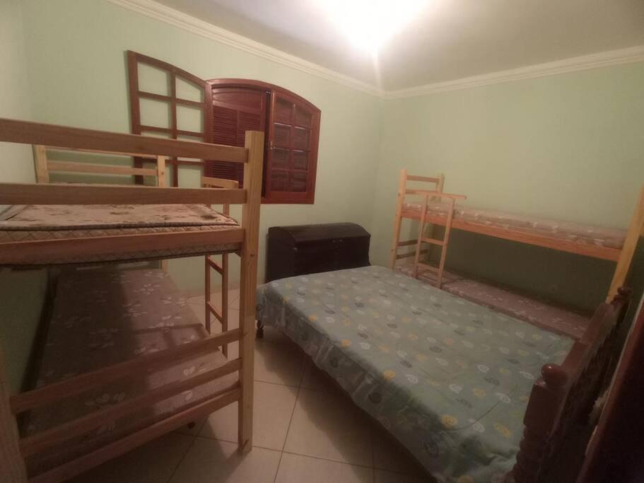 Five-Bedroom House photo 2