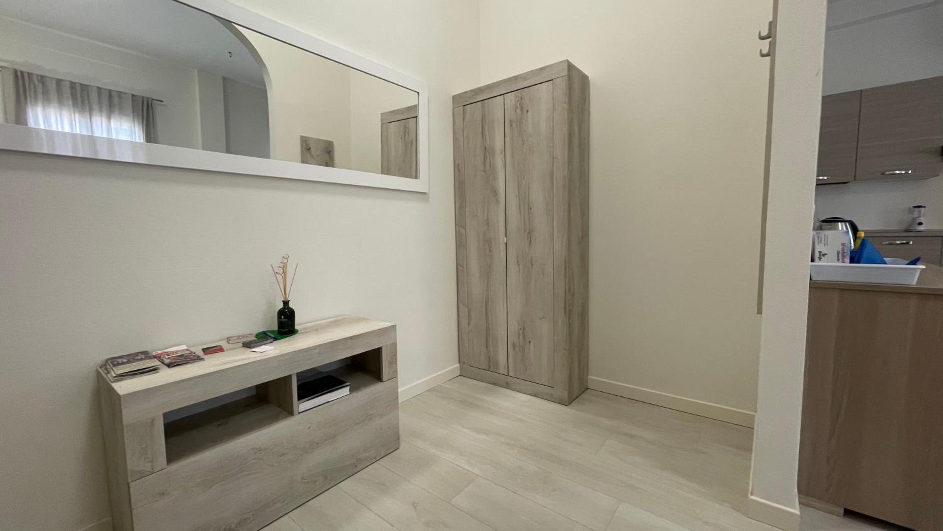 One-Bedroom Apartment photo 1