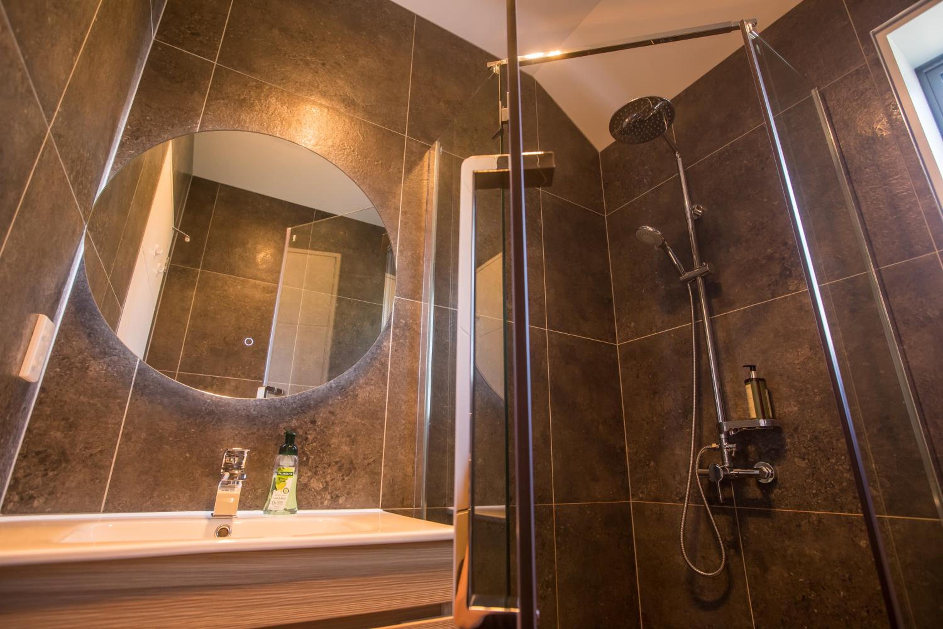Two-Bedroom Suite - Photo 8
