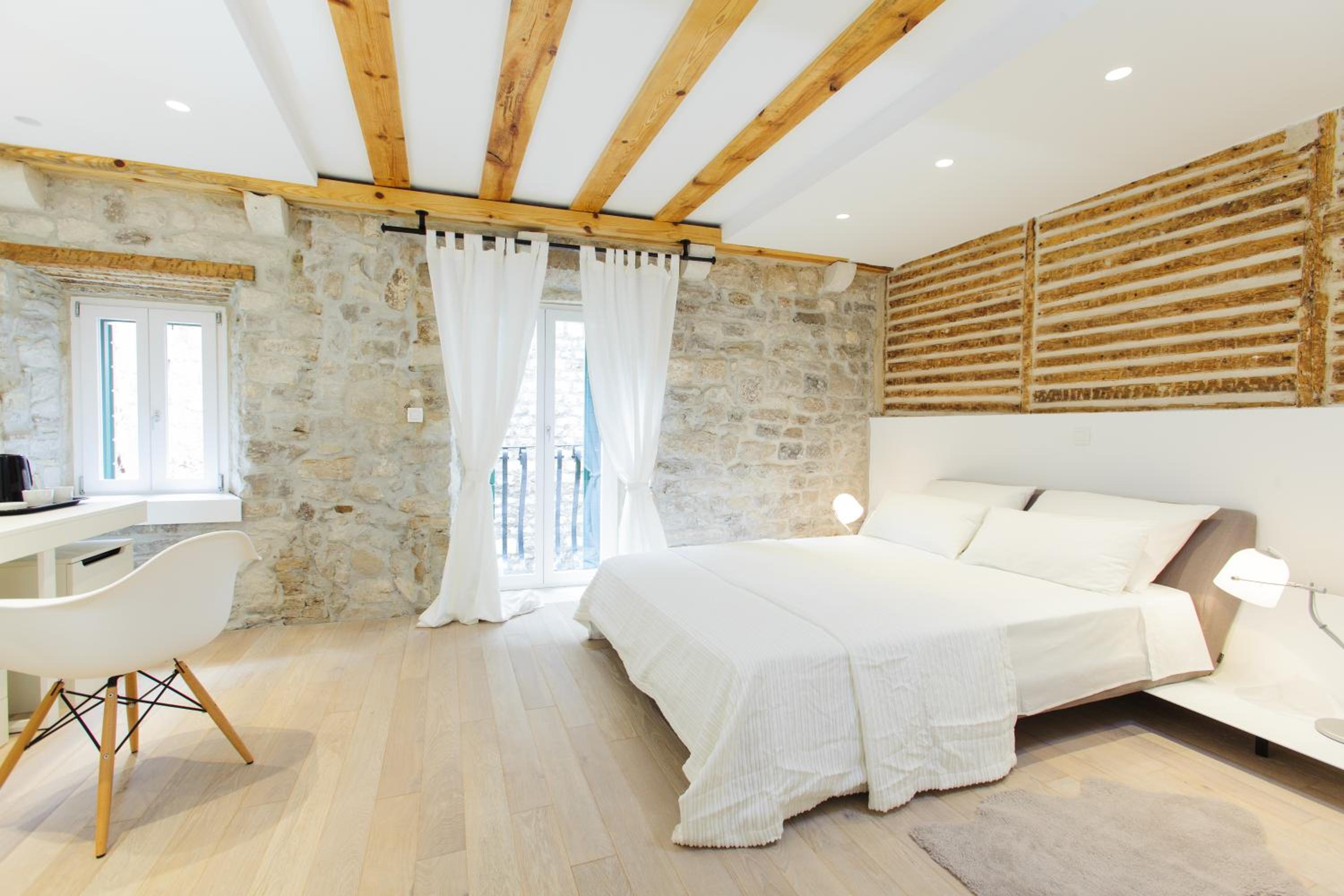 Deluxe Double Room with Balcony photo 1