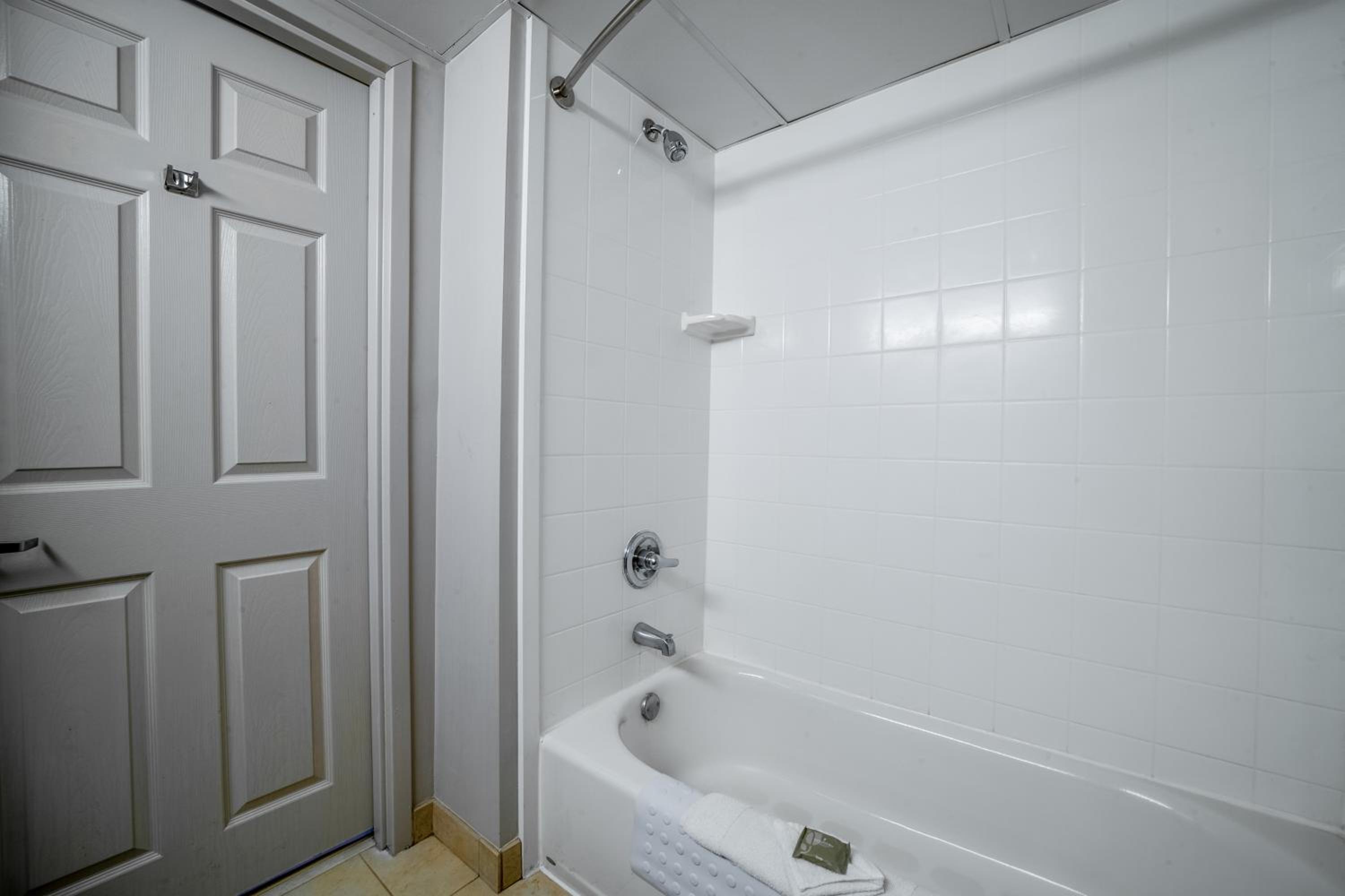 King One-Bedroom Suite - Photo 5