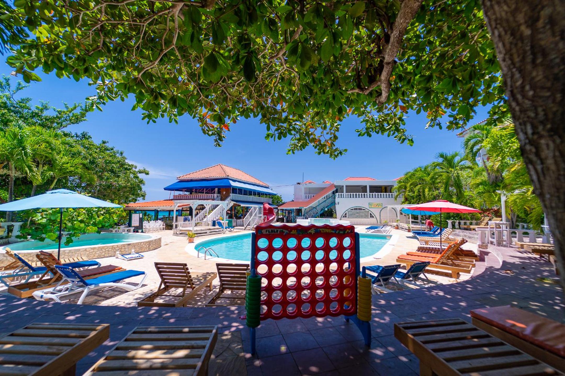 Junior Suite Garden/Pool View - Nanny Service Included
