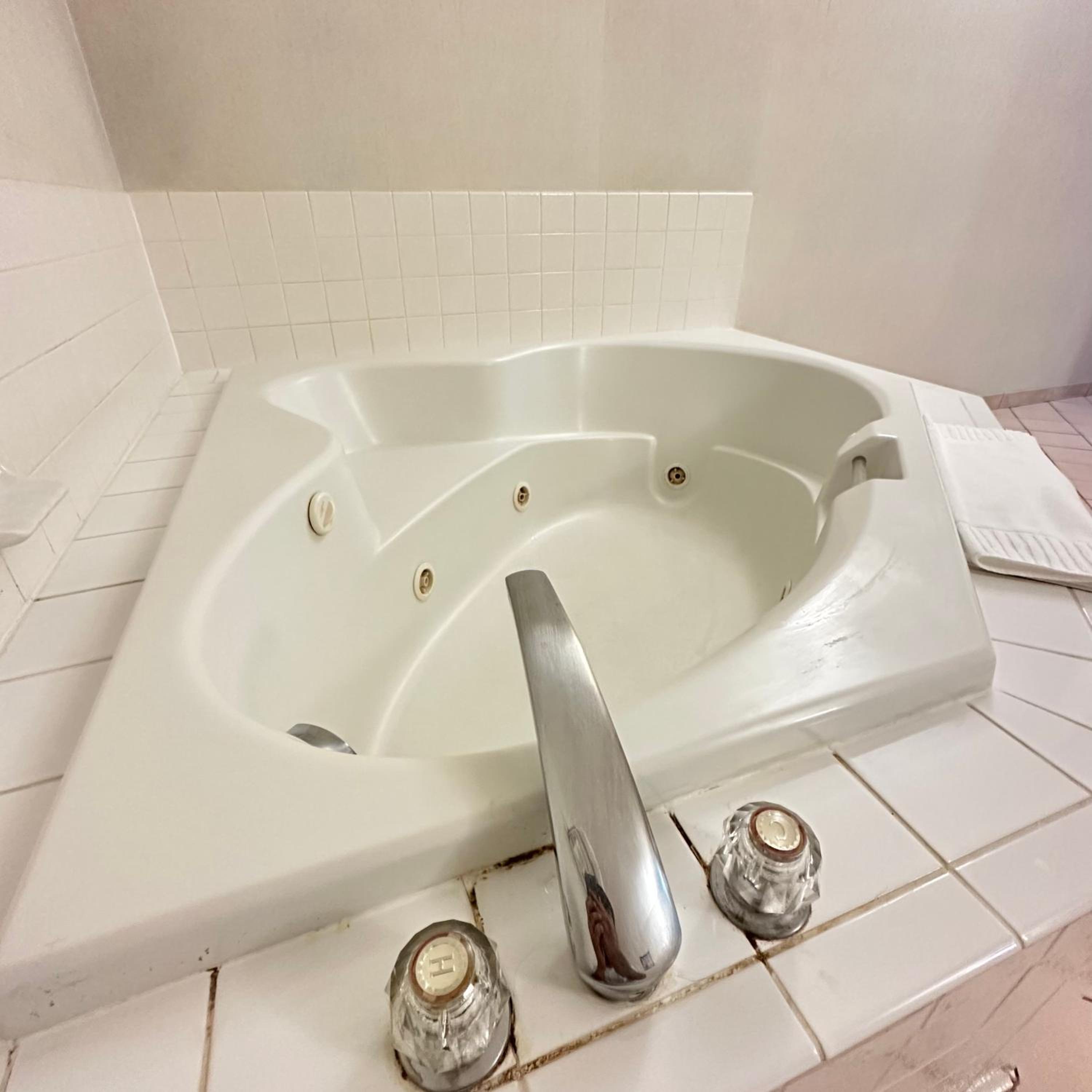 Suite with Spa Bath - Photo 8