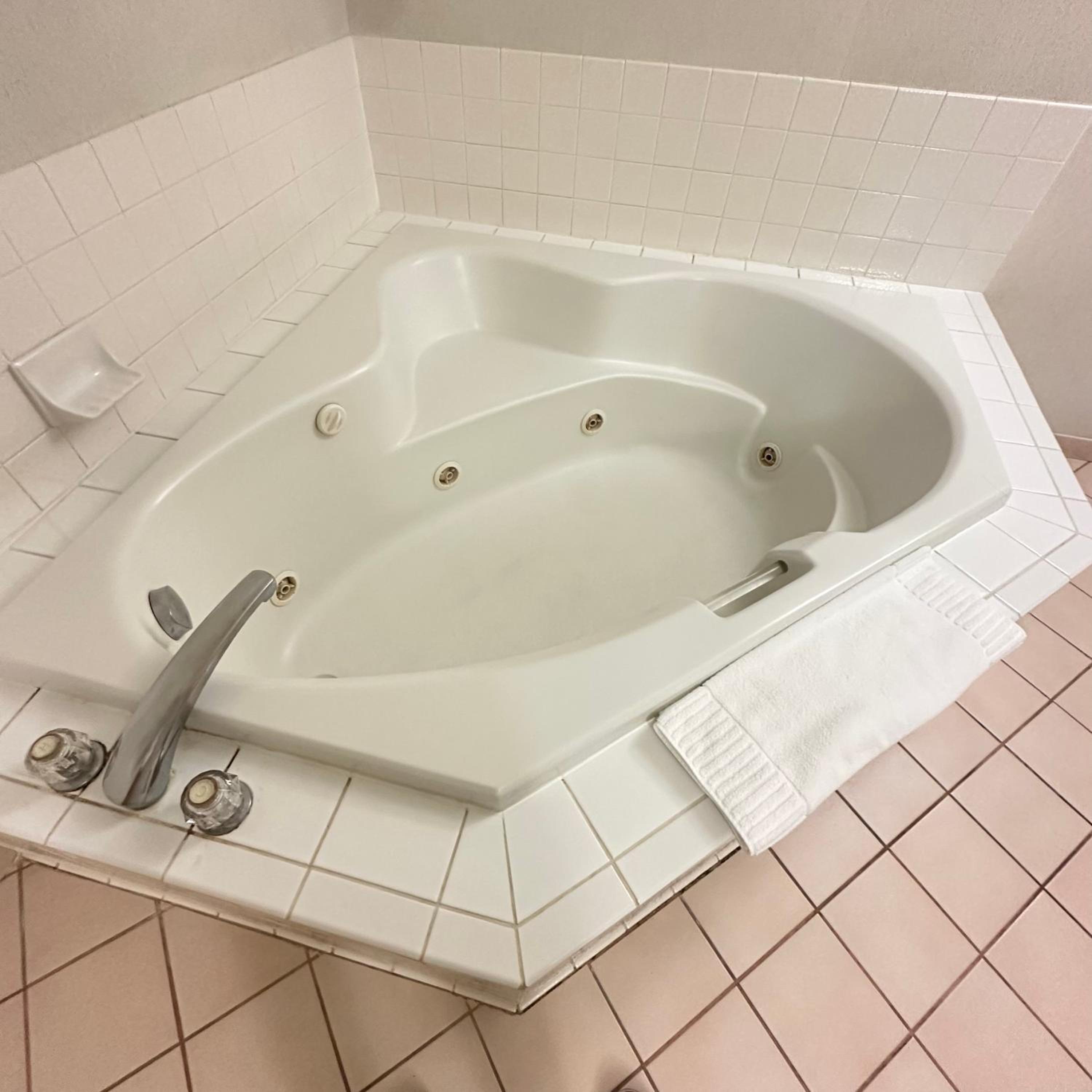 Suite with Spa Bath - Photo 3