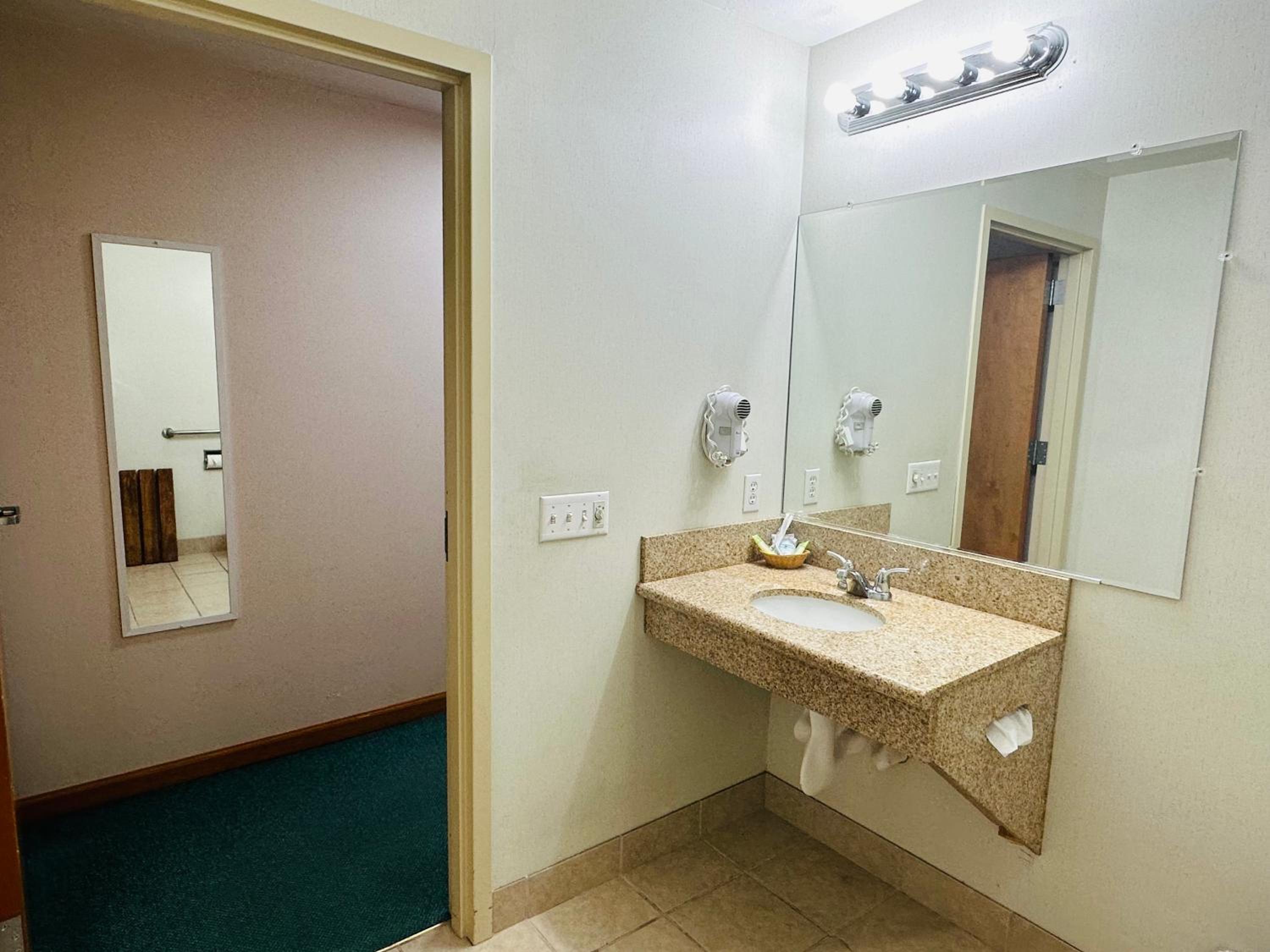 Deluxe Double Room with Extra Bed - Photo 13
