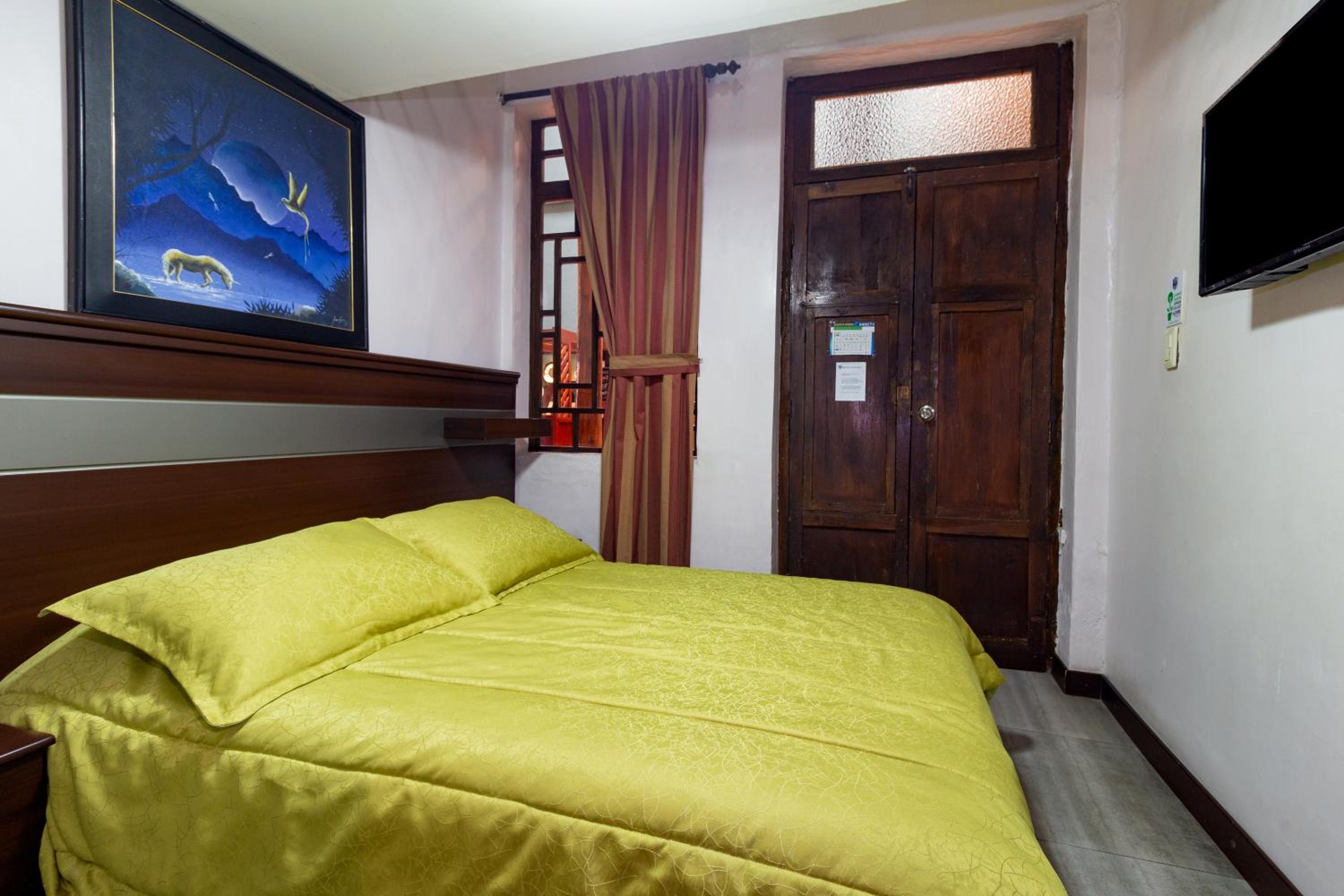 Deluxe Queen Room with Two Queen Beds photo 2