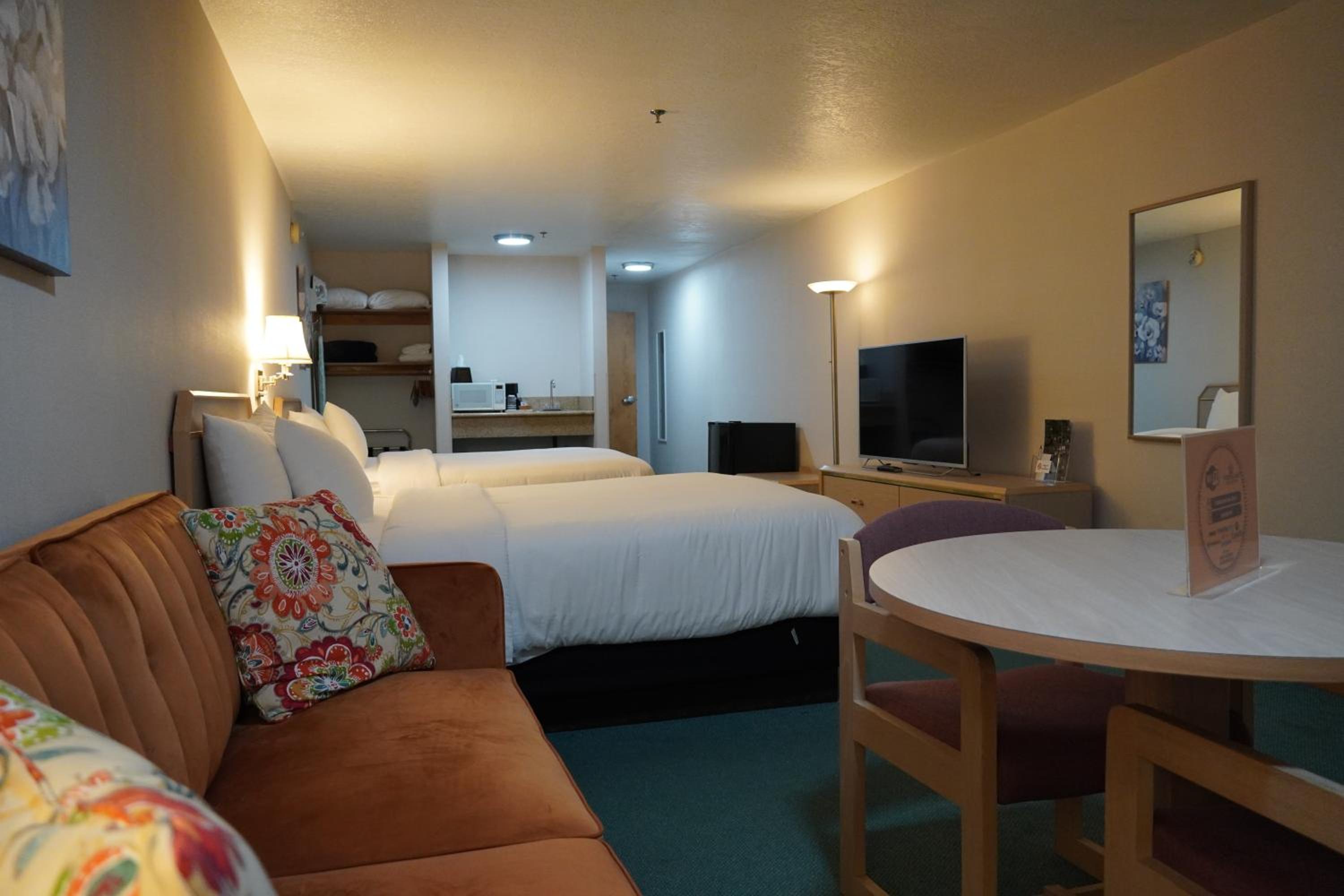Deluxe Double Room with Extra Bed - Photo 16
