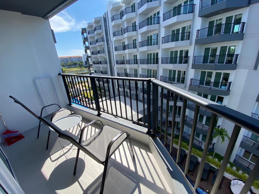 Apartment with Balcony - Photo 2