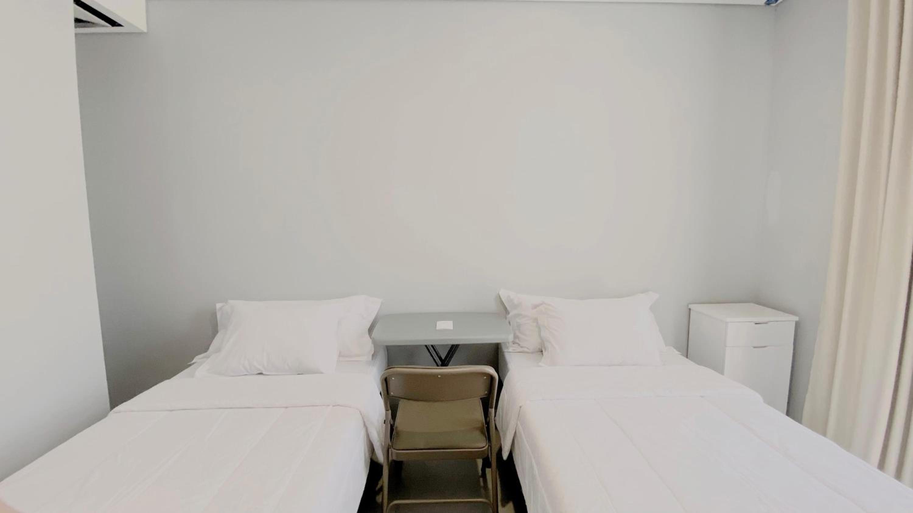 Economy Twin Room - Photo 4