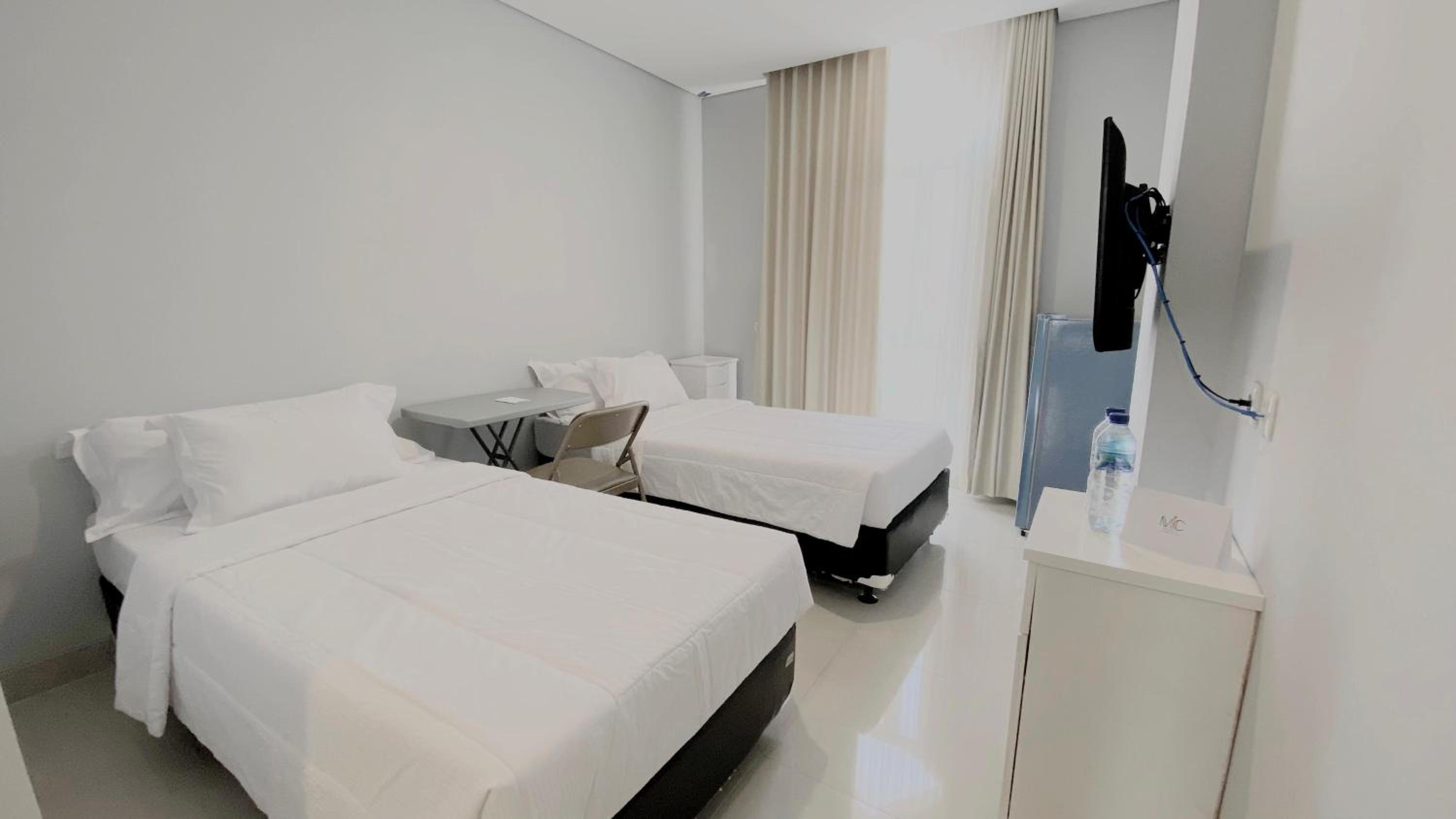 Economy Twin Room - Photo 5