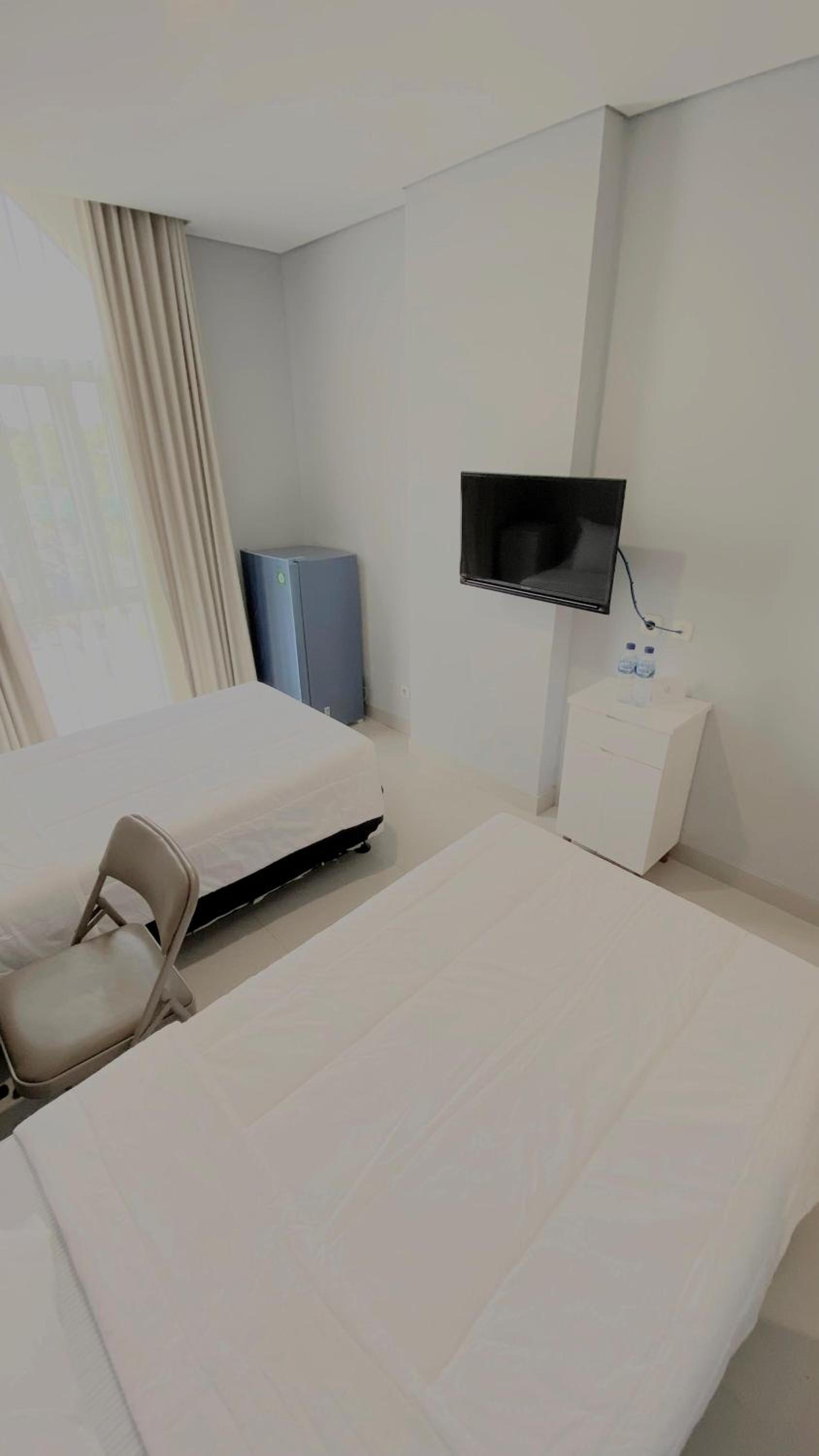 Economy Twin Room - Photo 8