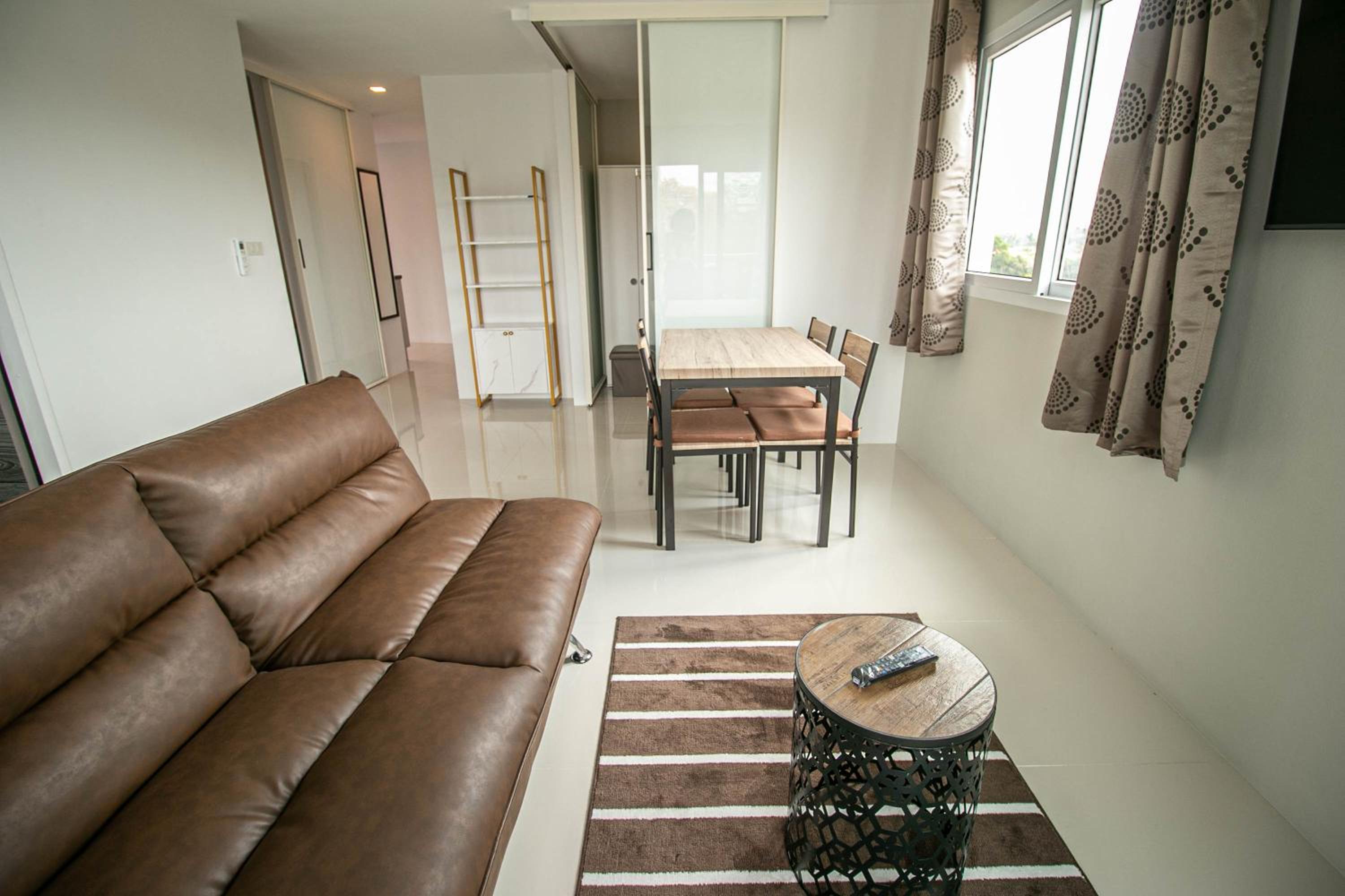 Family Room with Shower - Photo 5
