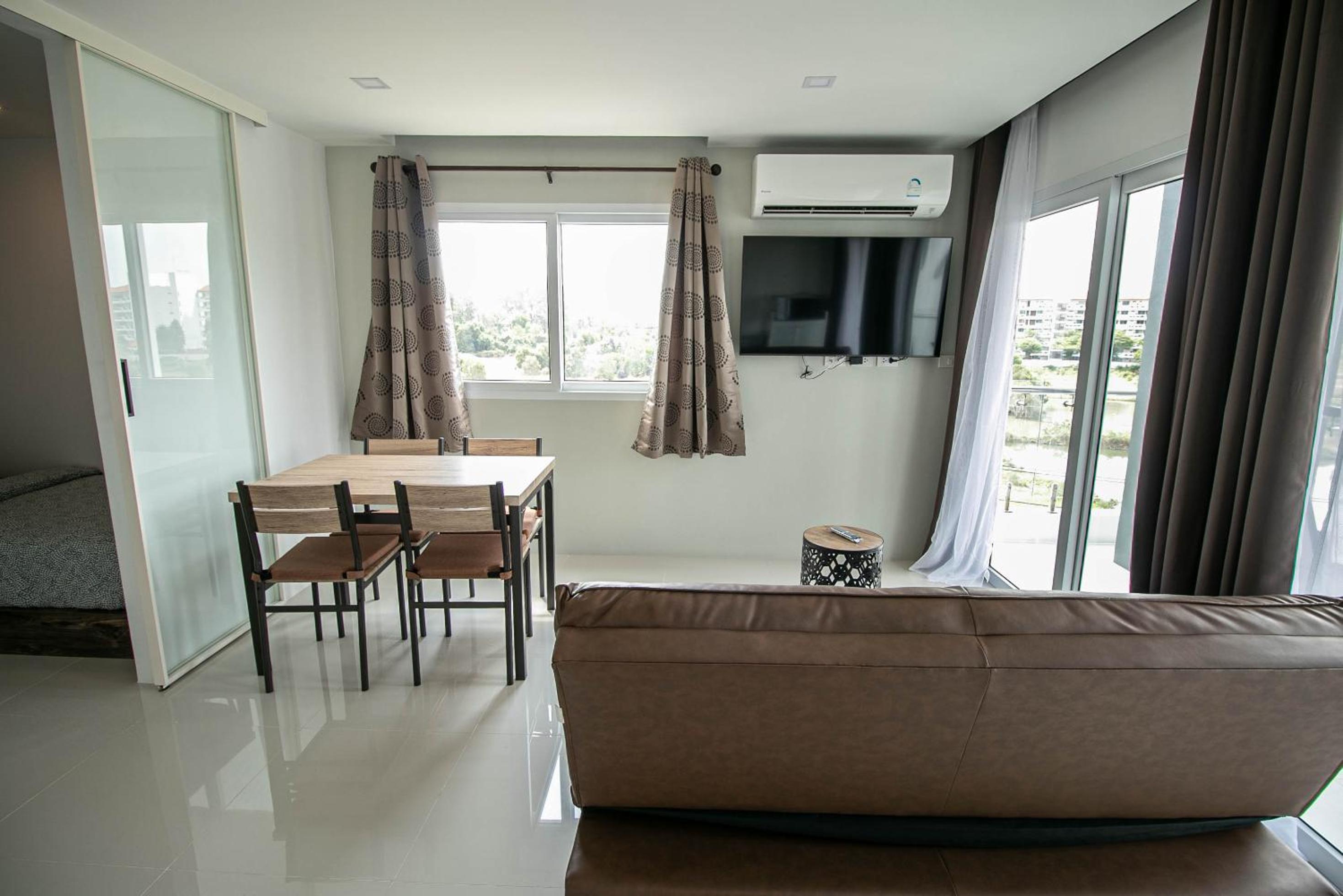 Family Room with Shower - Photo 9